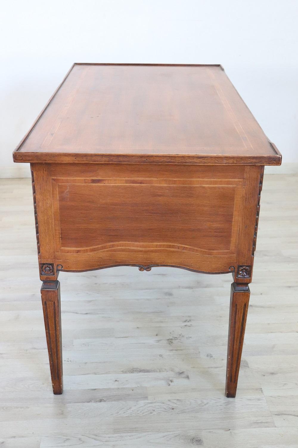 20th Century Italian Louis XVI Style Inlaid Walnut Writing Desk For Sale 2