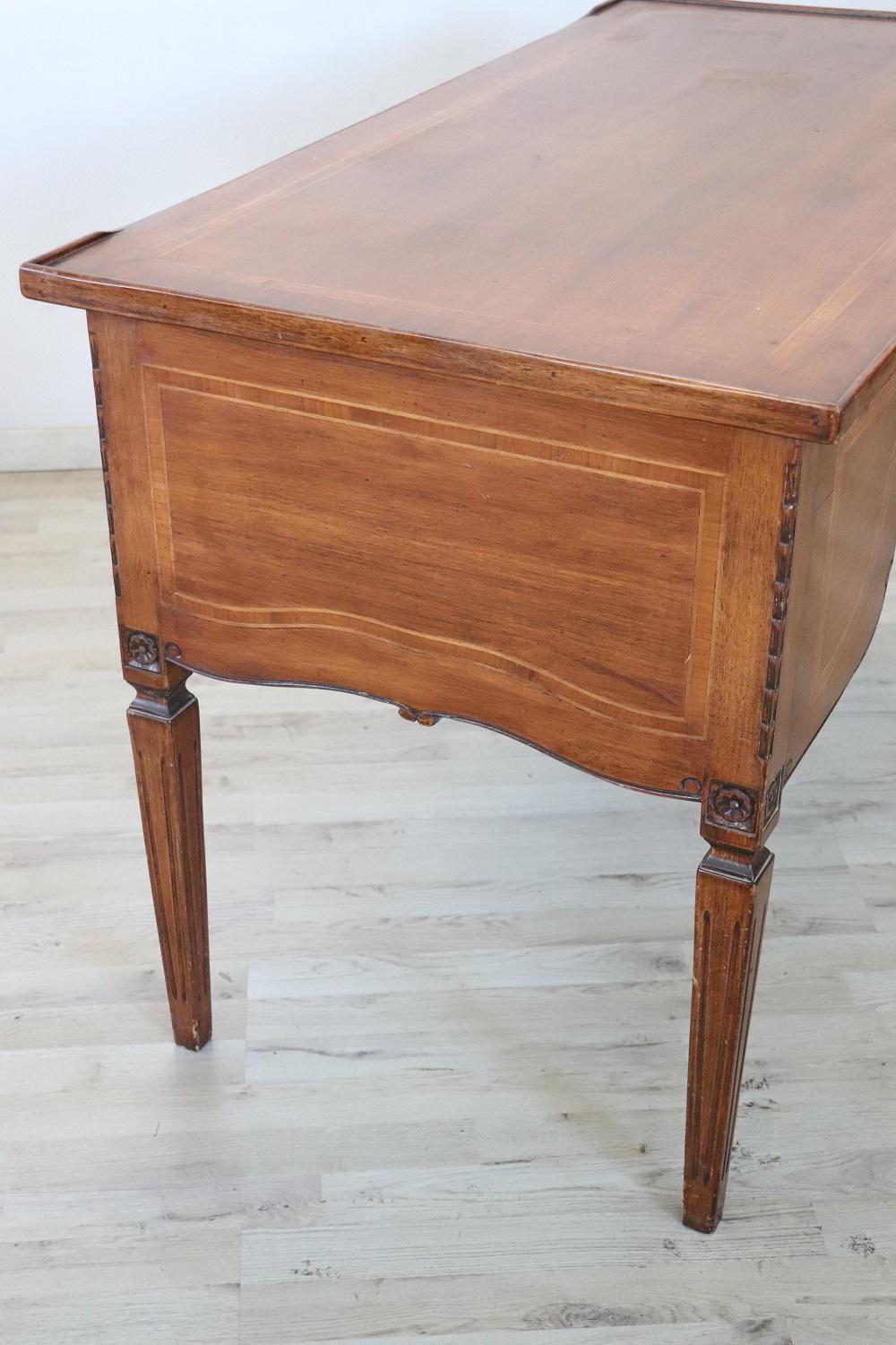 20th Century Italian Louis XVI Style Inlaid Walnut Writing Desk For Sale 5