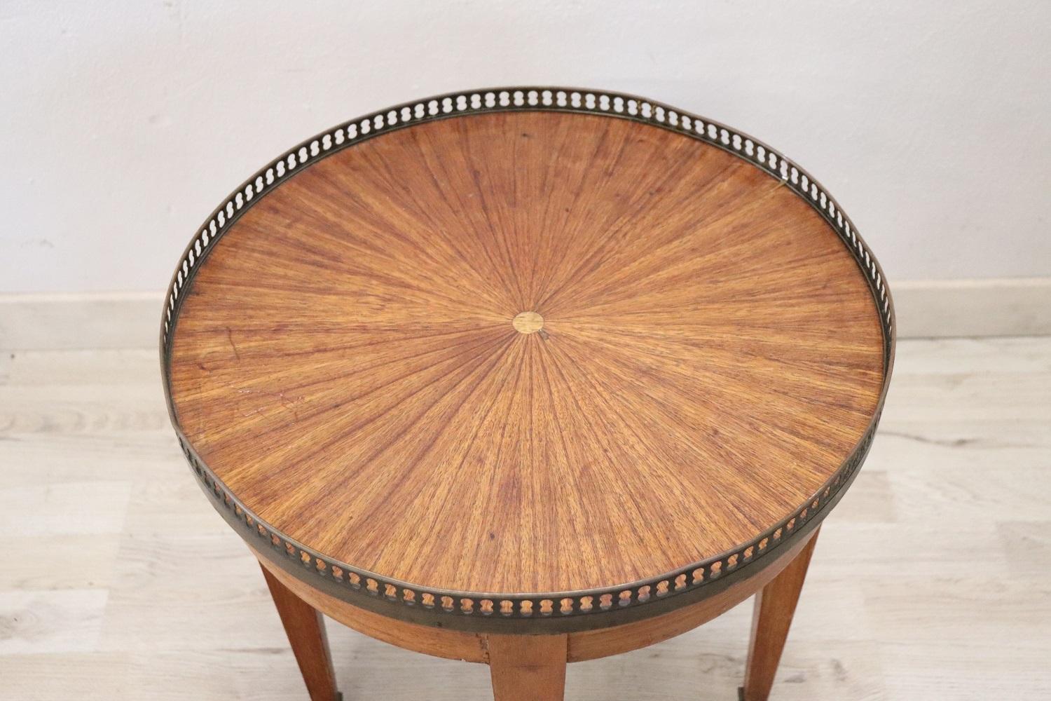 20th Century Italian Louis XVI Style Round Side Table or Coffee Table In Excellent Condition In Casale Monferrato, IT