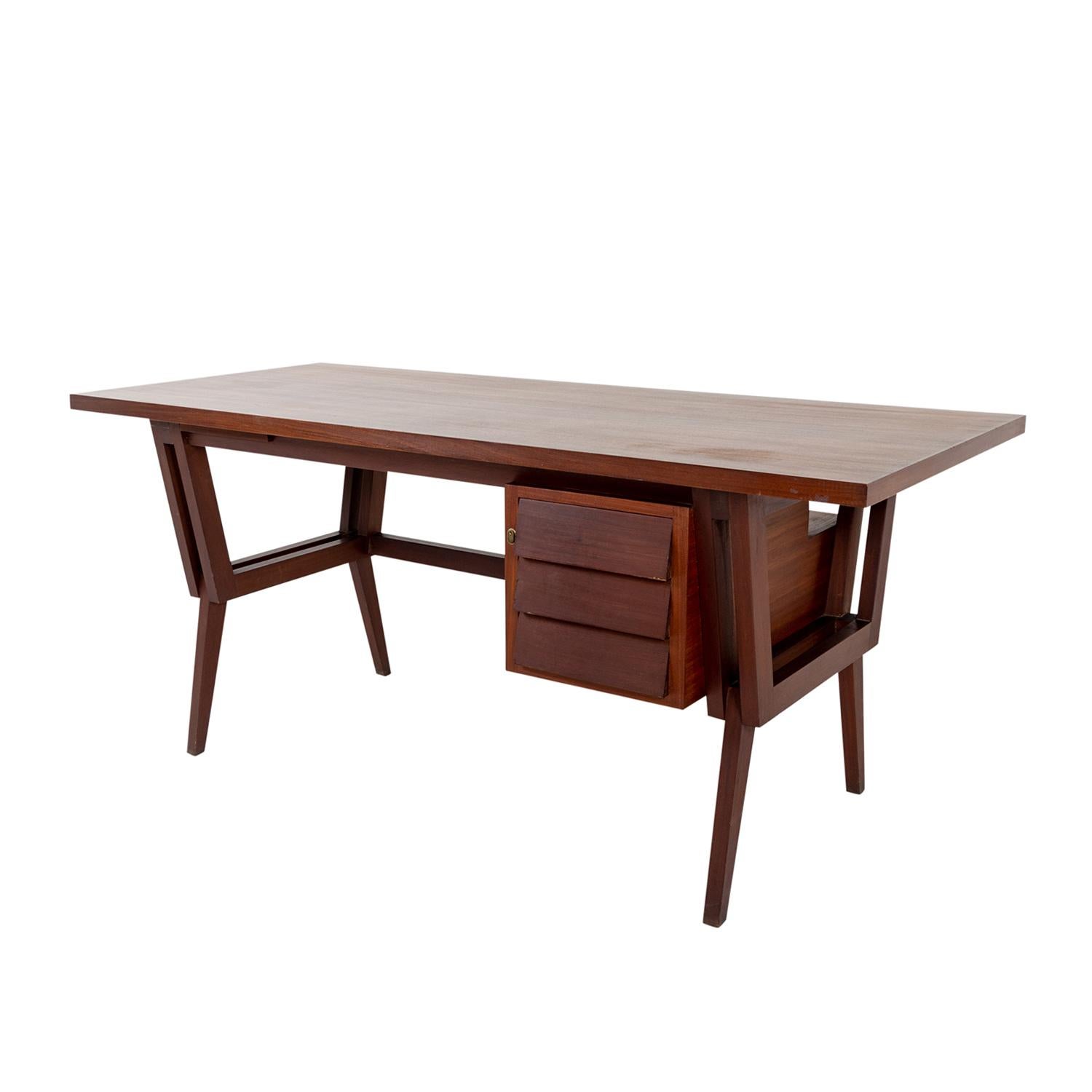 Mid-Century Modern Table à écrire en acajou du 20e siècle - Bureau vintage en noyer par Ico Parisi en vente