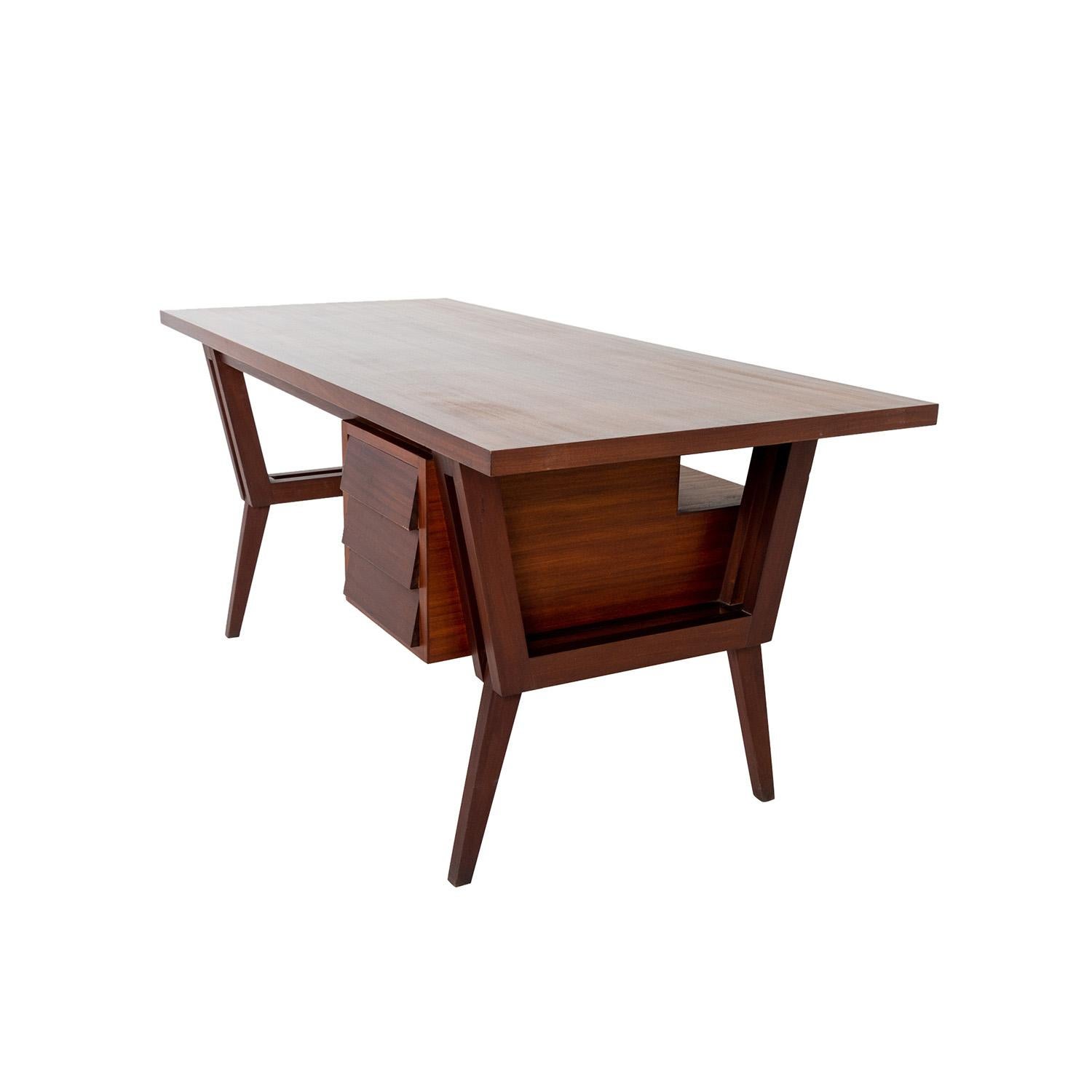 italien Table à écrire en acajou du 20e siècle - Bureau vintage en noyer par Ico Parisi en vente