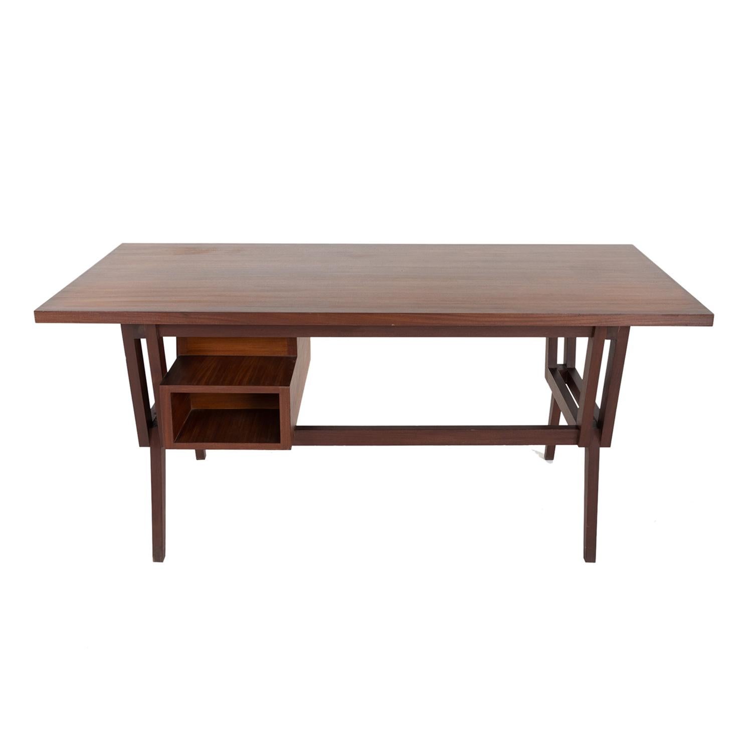 Table à écrire en acajou du 20e siècle - Bureau vintage en noyer par Ico Parisi Bon état - En vente à West Palm Beach, FL
