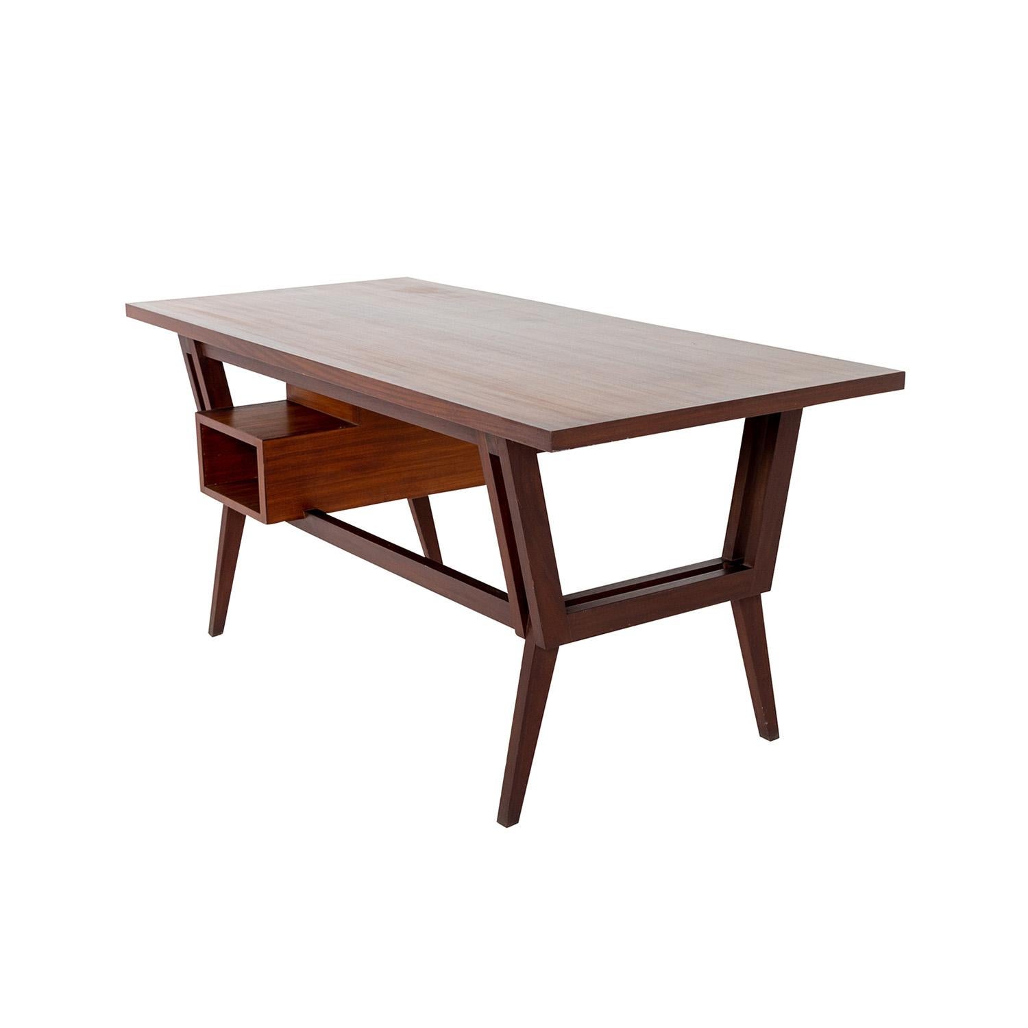 Métal Table à écrire en acajou du 20e siècle - Bureau vintage en noyer par Ico Parisi en vente