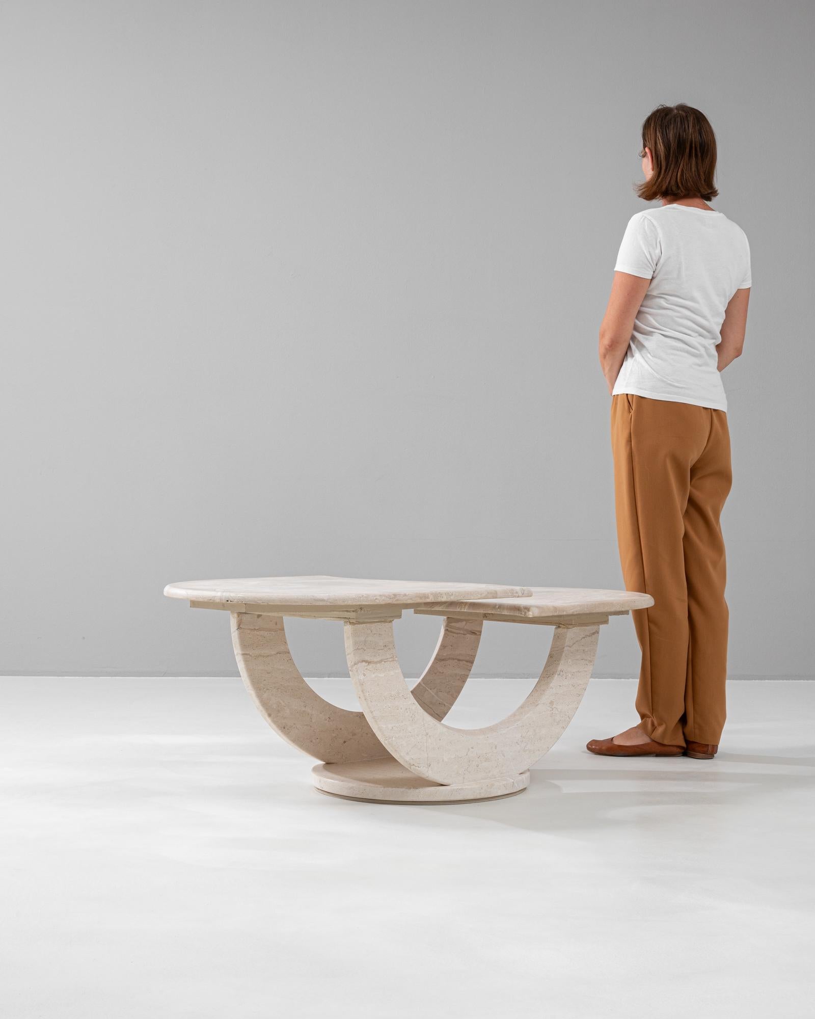 Italienischer Marmor-Couchtisch aus dem 20. 1