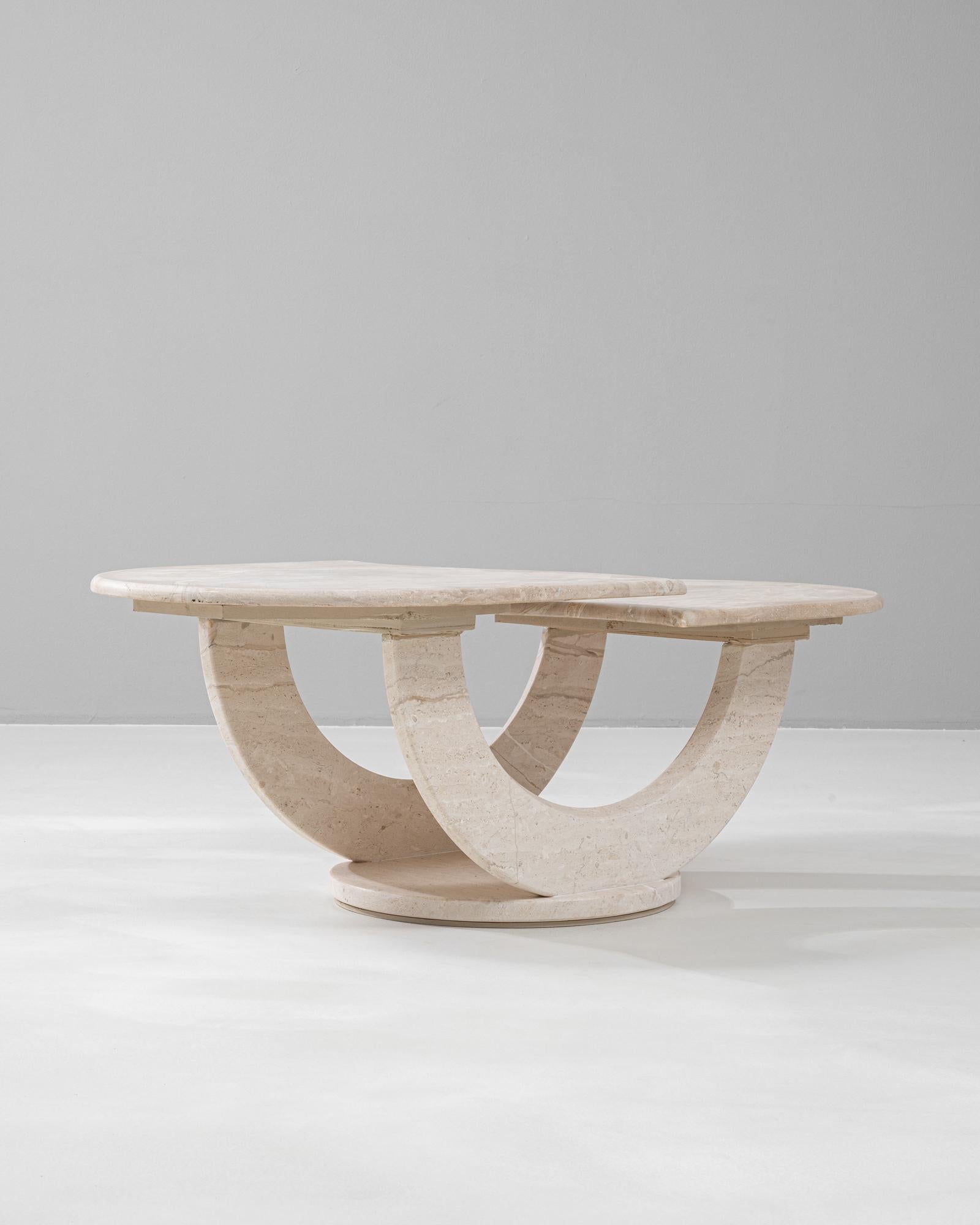 Italienischer Marmor-Couchtisch aus dem 20. 2