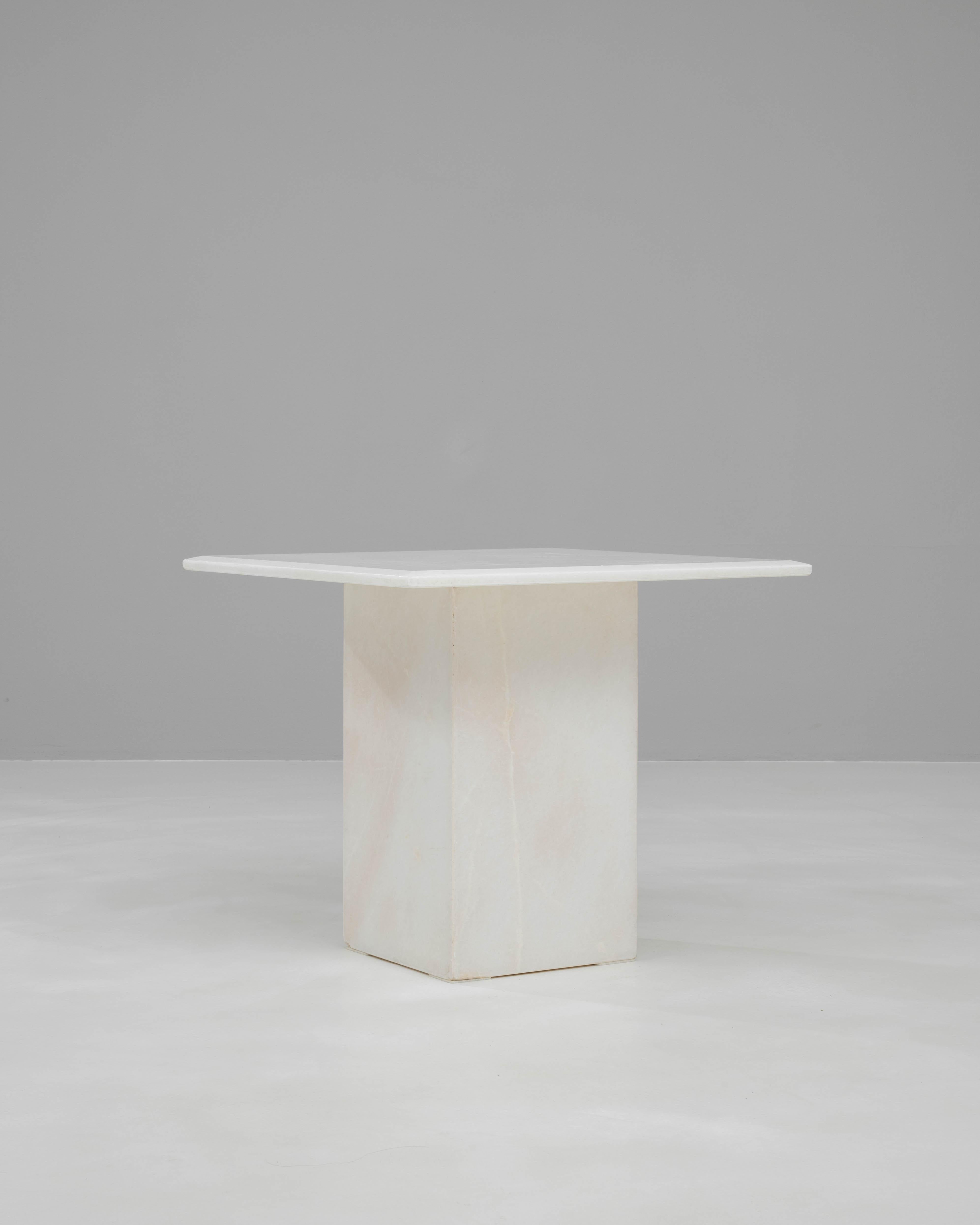 Table basse en marbre italien du 20e siècle en vente 1