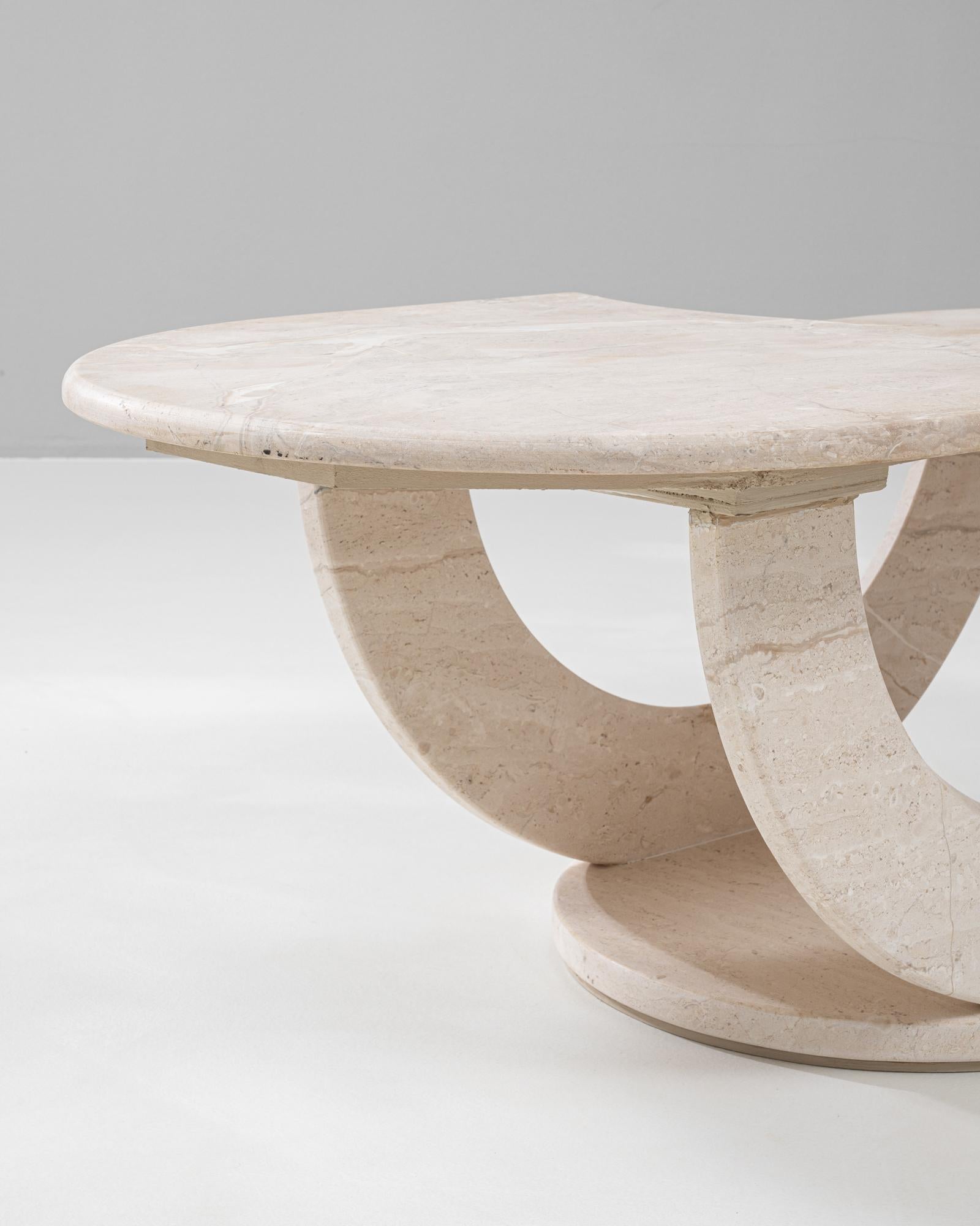 Italienischer Marmor-Couchtisch aus dem 20. 3