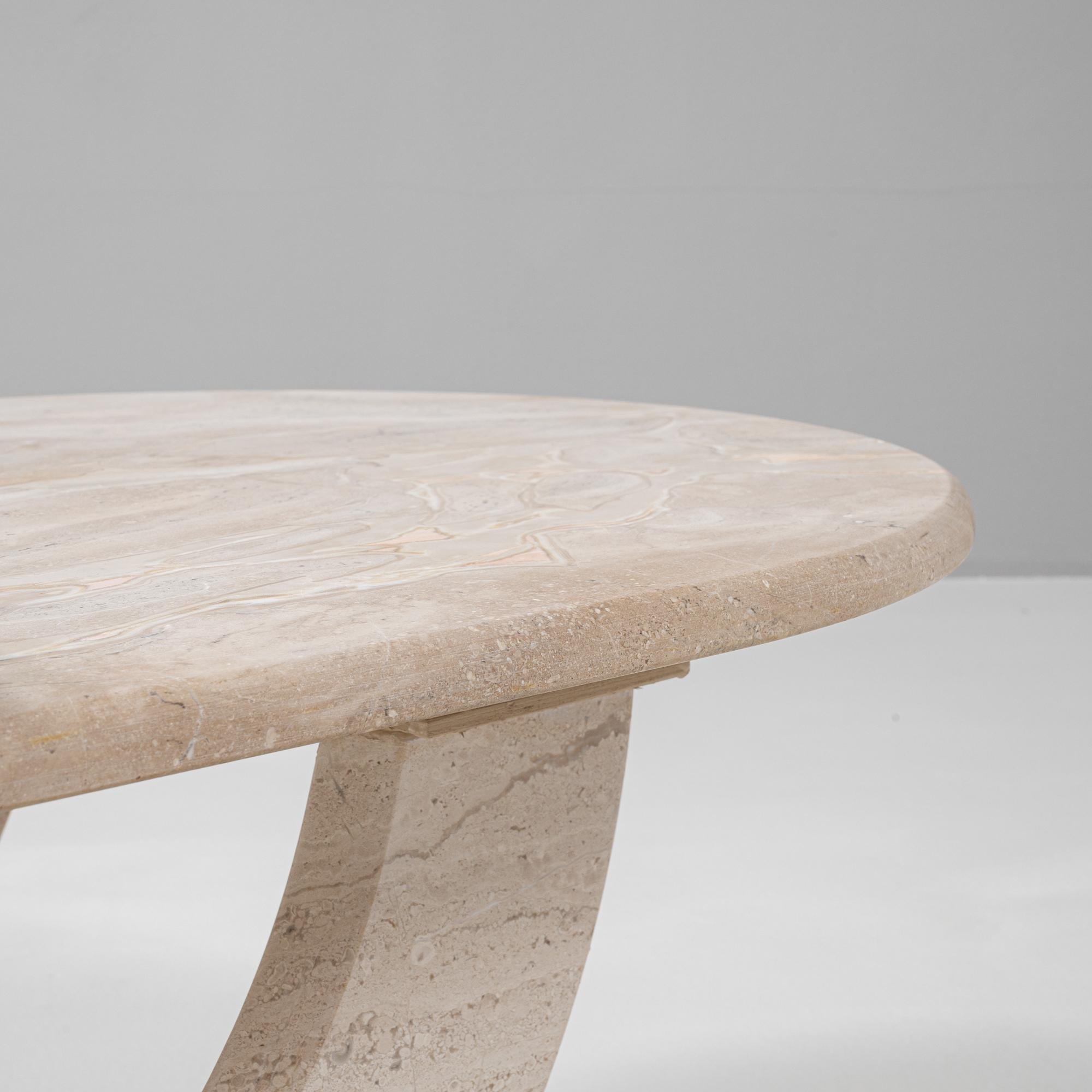 Italienischer Marmor-Couchtisch aus dem 20. 4