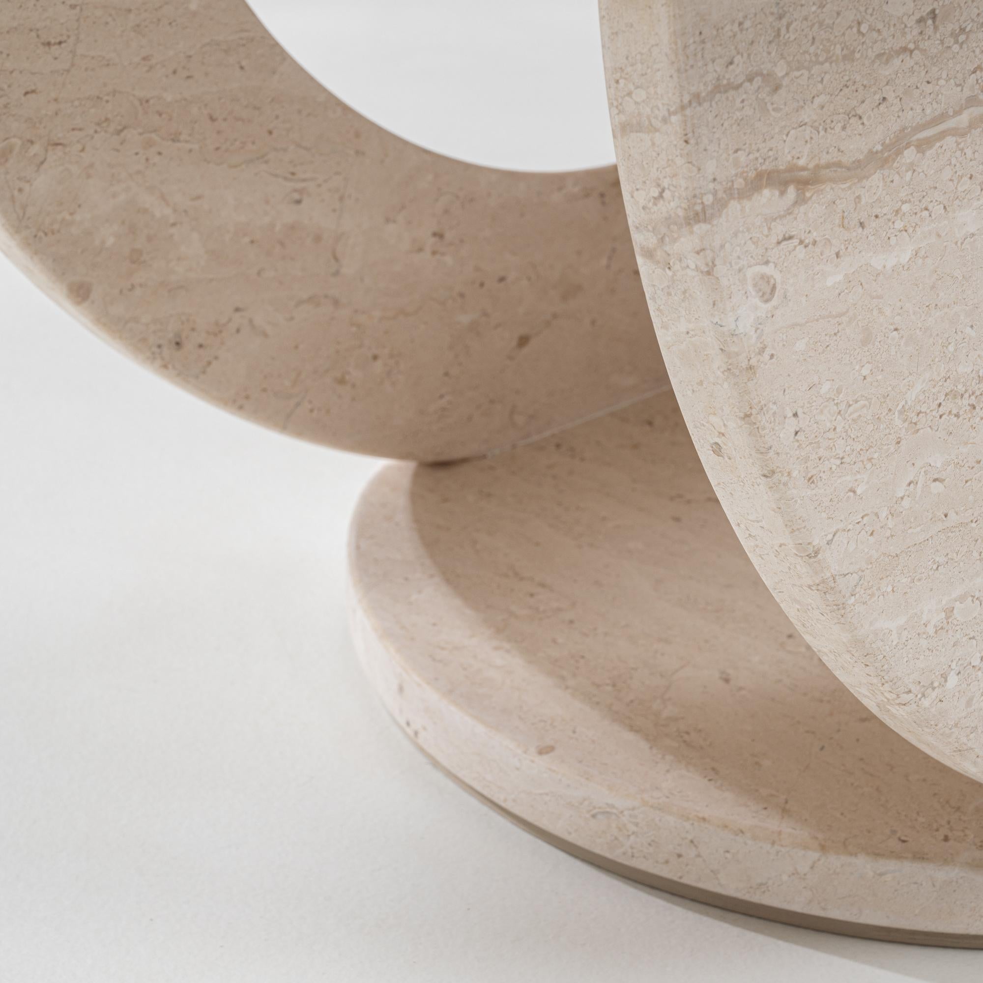 Italienischer Marmor-Couchtisch aus dem 20. 5