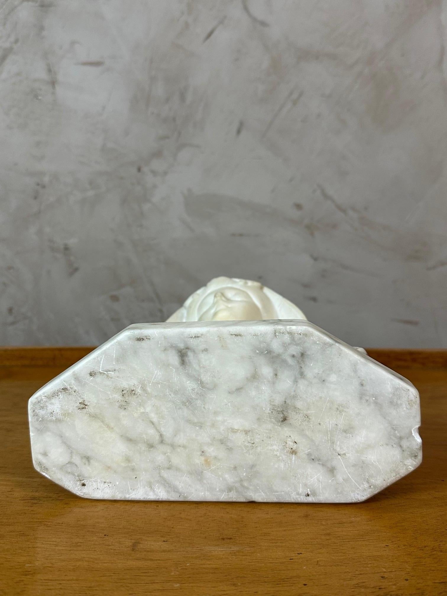 20th century Italian Marble Woman Sculpture, 1930s For Sale 5