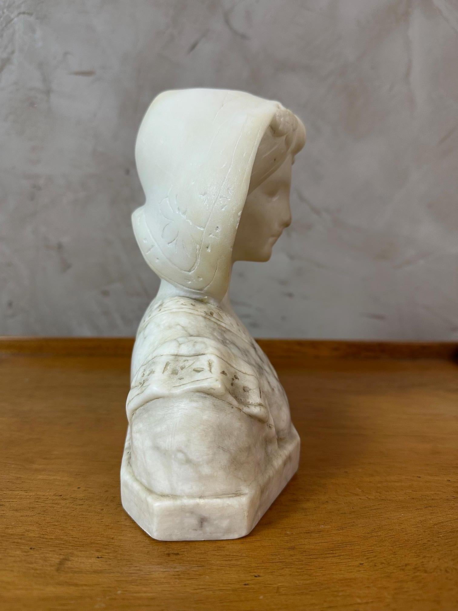 20th century Italian Marble Woman Sculpture, 1930s For Sale 1