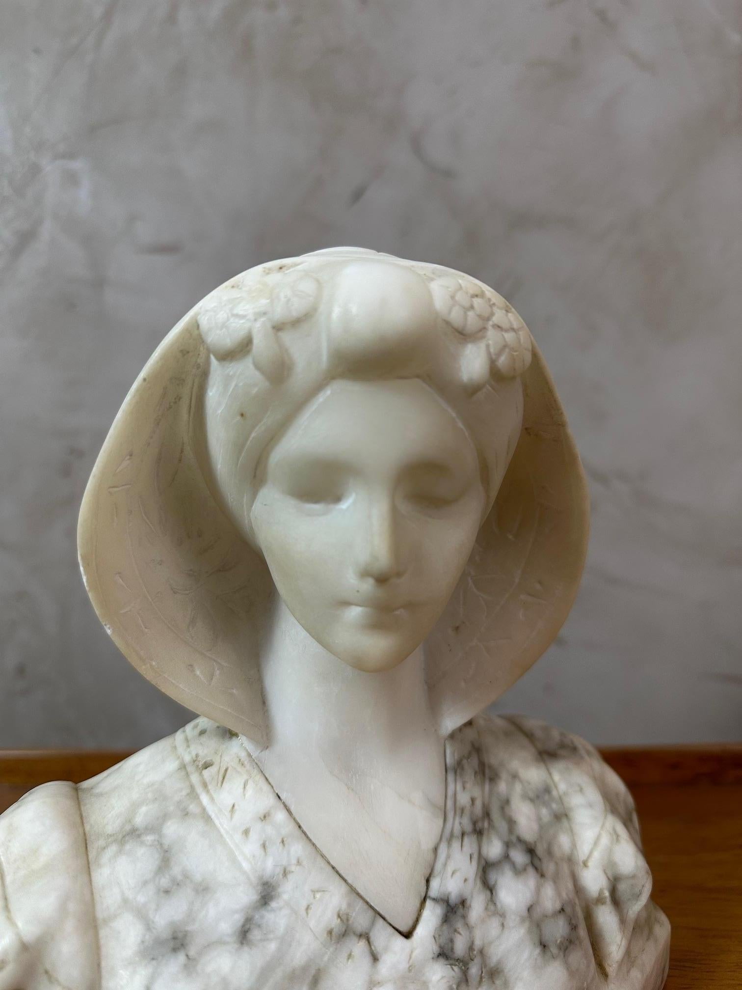 20th century Italian Marble Woman Sculpture, 1930s For Sale 2