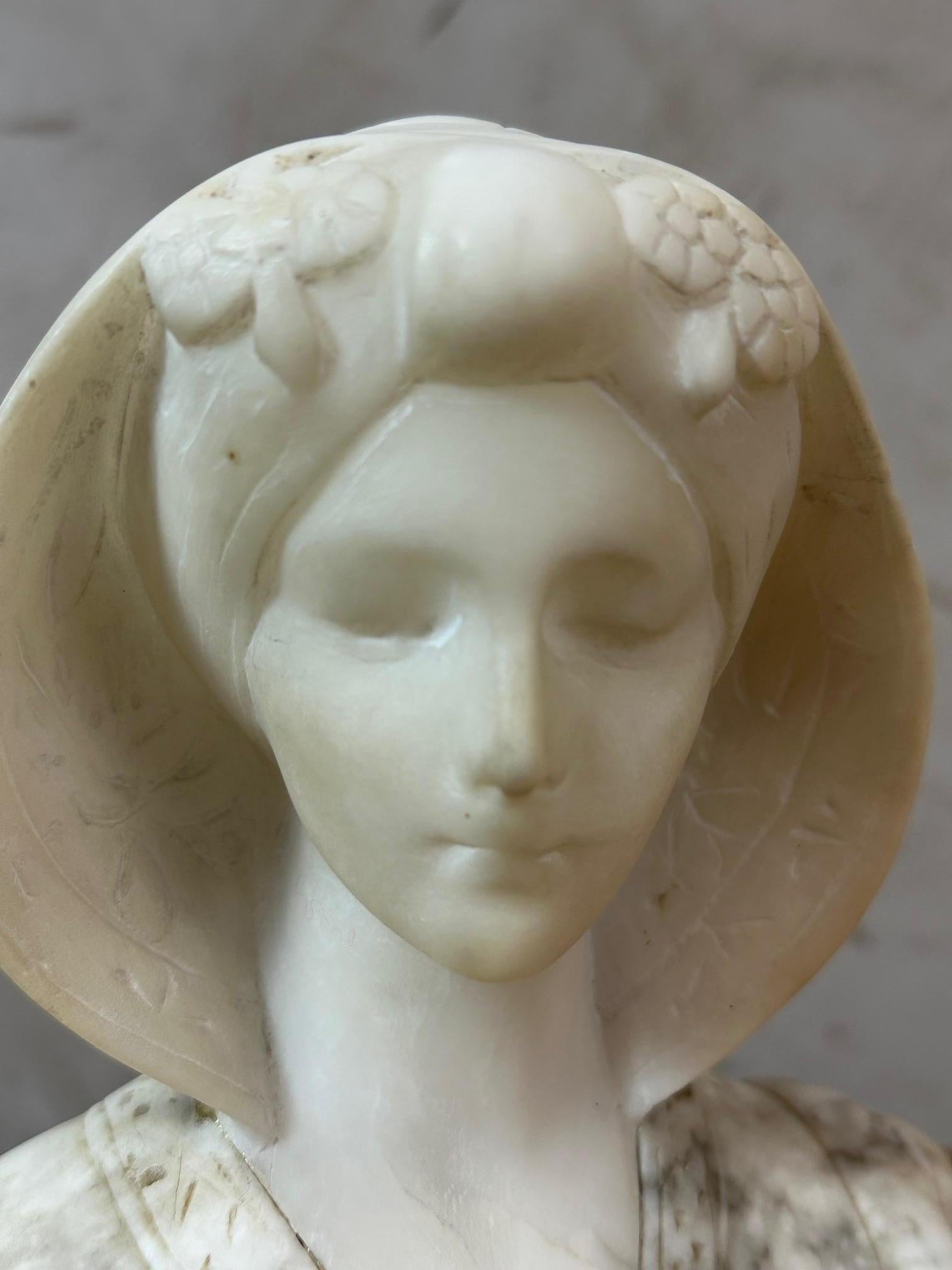 20th century Italian Marble Woman Sculpture, 1930s For Sale 3