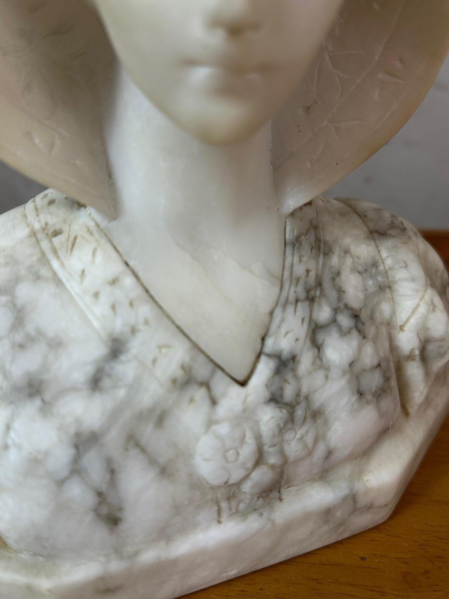 20th century Italian Marble Woman Sculpture, 1930s For Sale 4