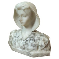 Escultura italiana de mujer en mármol del siglo XX, años 30