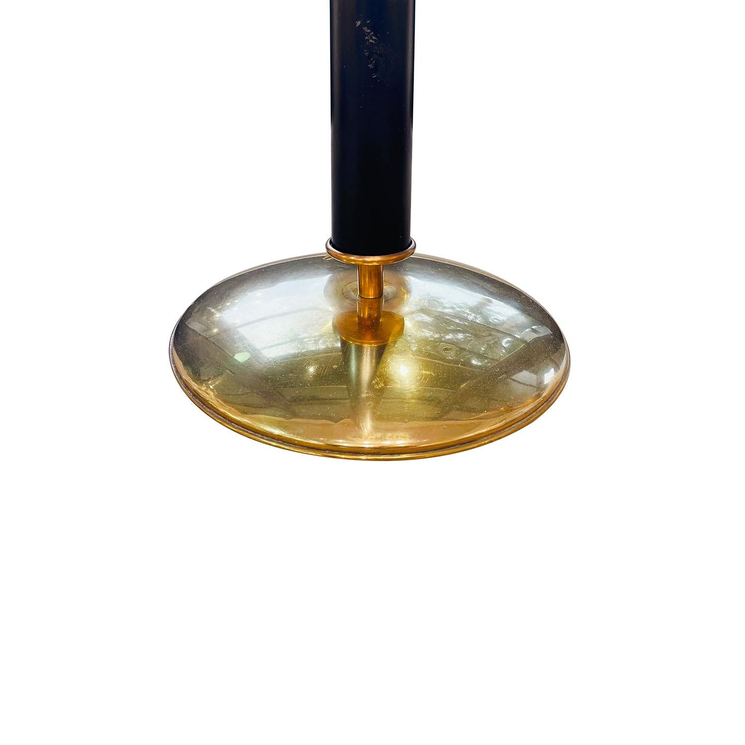 20th Century Italian Mid-Century Modern Iron Floor Lamp - Vintage Brass Light For Sale 5