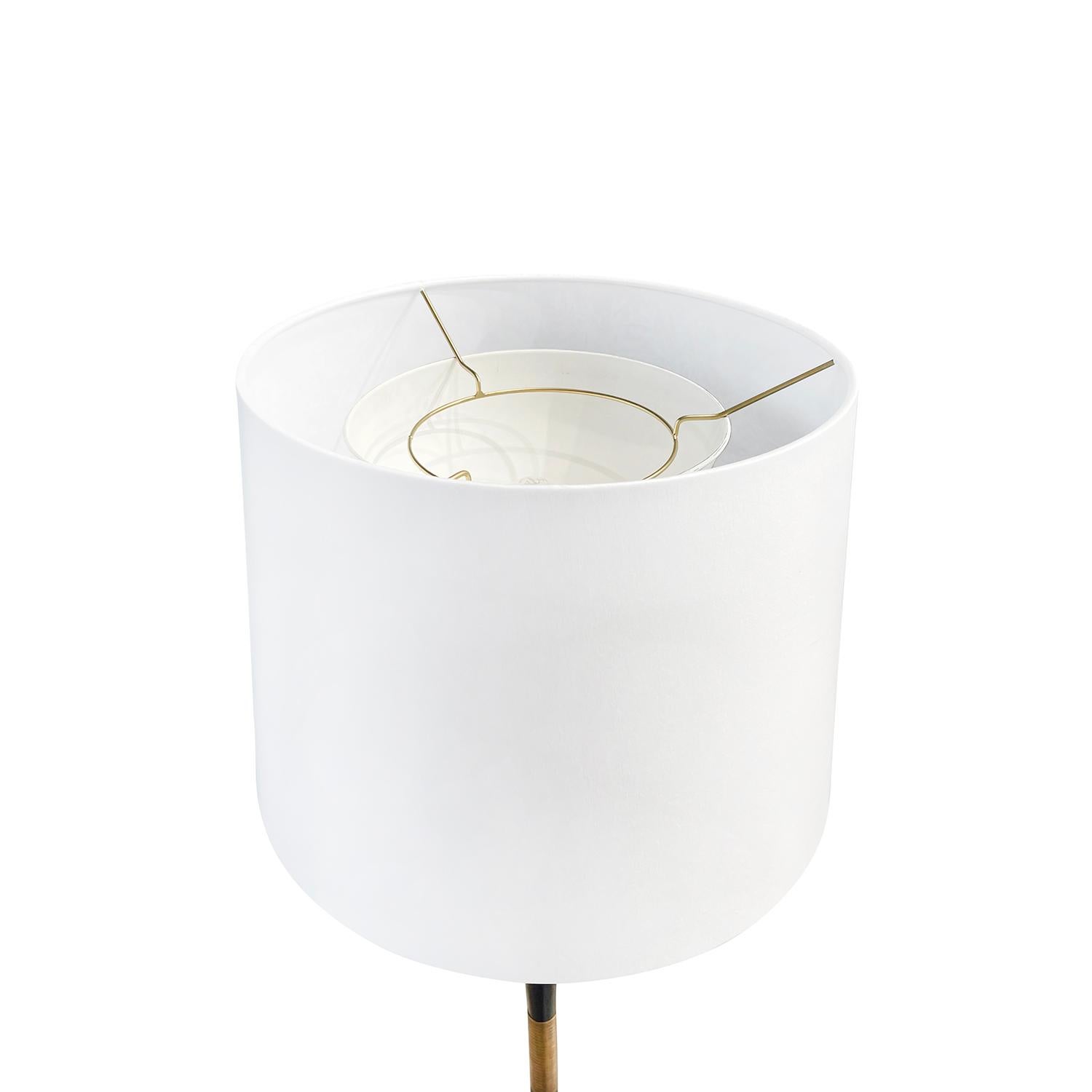 20th Century Italian Mid-Century Modern Iron Floor Lamp - Vintage Brass Light For Sale 1
