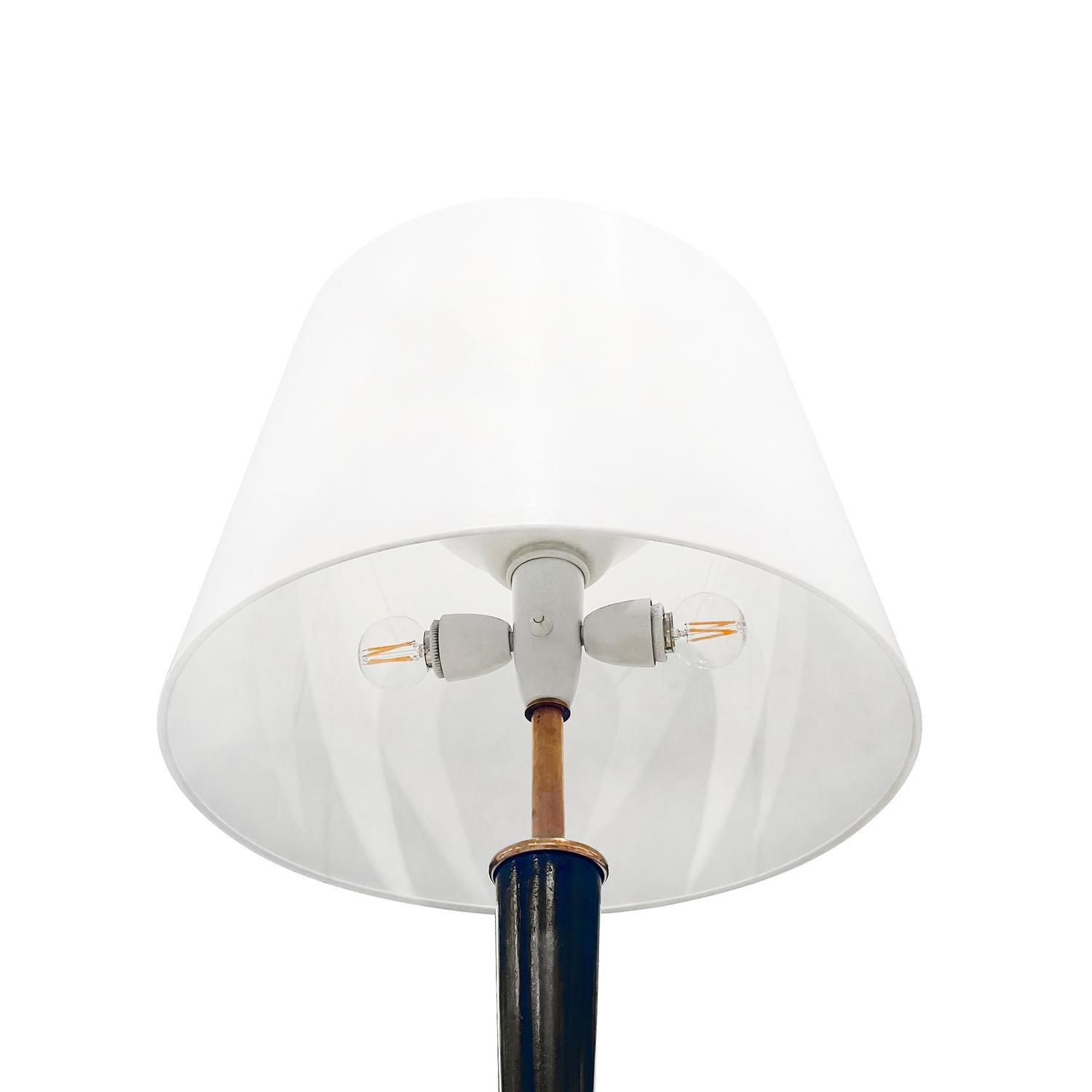20th Century Italian Mid-Century Modern Iron Floor Lamp - Vintage Brass Light For Sale 2
