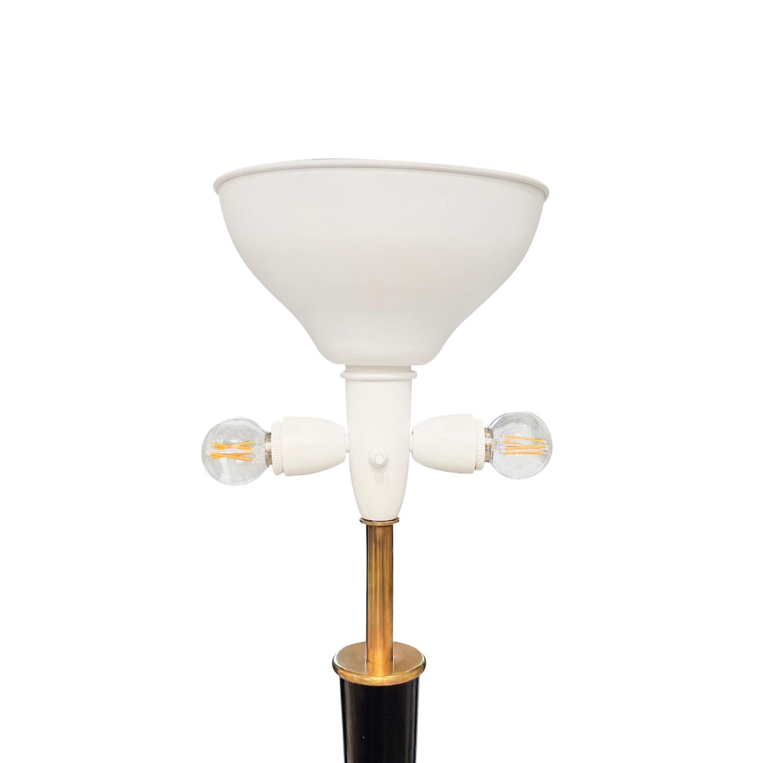 20th Century Italian Mid-Century Modern Iron Floor Lamp - Vintage Brass Light For Sale 3