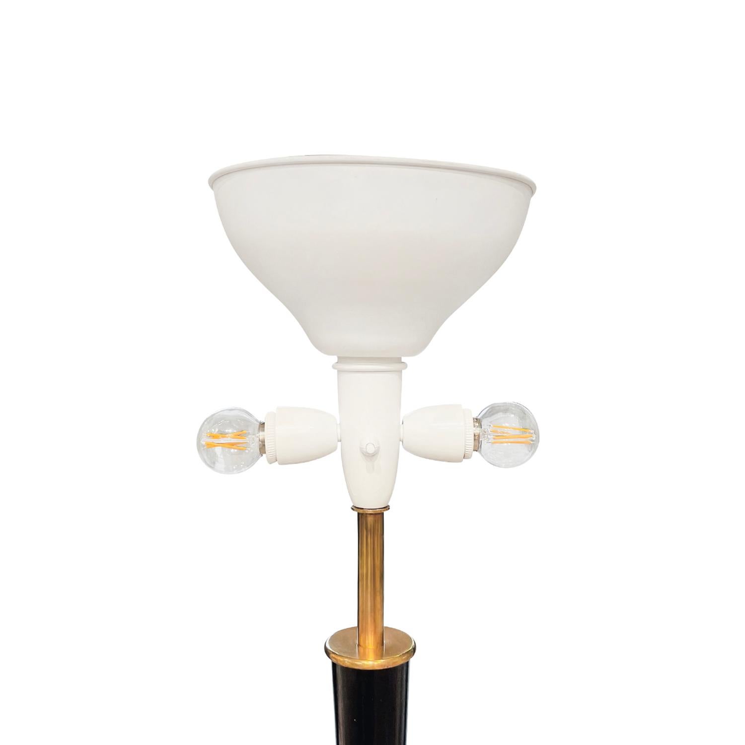 Italienische Mid-Century-Modern-Stehlampe aus Eisen des 20. Jahrhunderts – Vintage-Leuchte aus Messing im Angebot 2