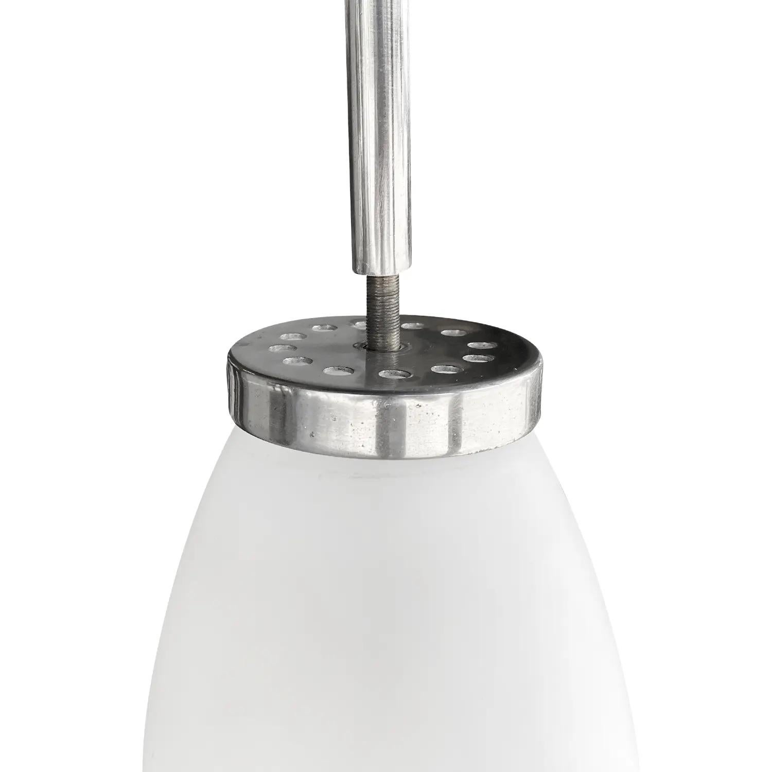Italienische Mid-Century-Modern-Stehlampe aus Marmor, mattiertem Opalglas, 20. Jahrhundert (Metall) im Angebot