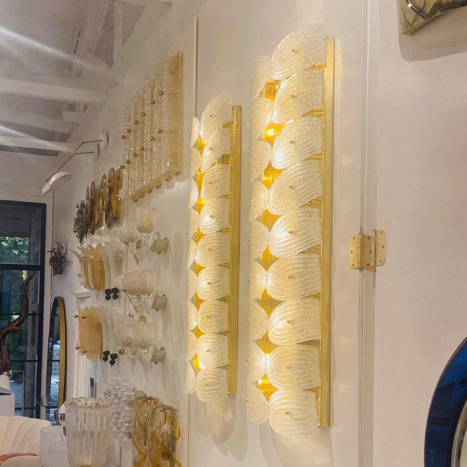 20th Century Italian Pair of Large Mid-Century Leaf Murano Glass Wall Scones For Sale 4