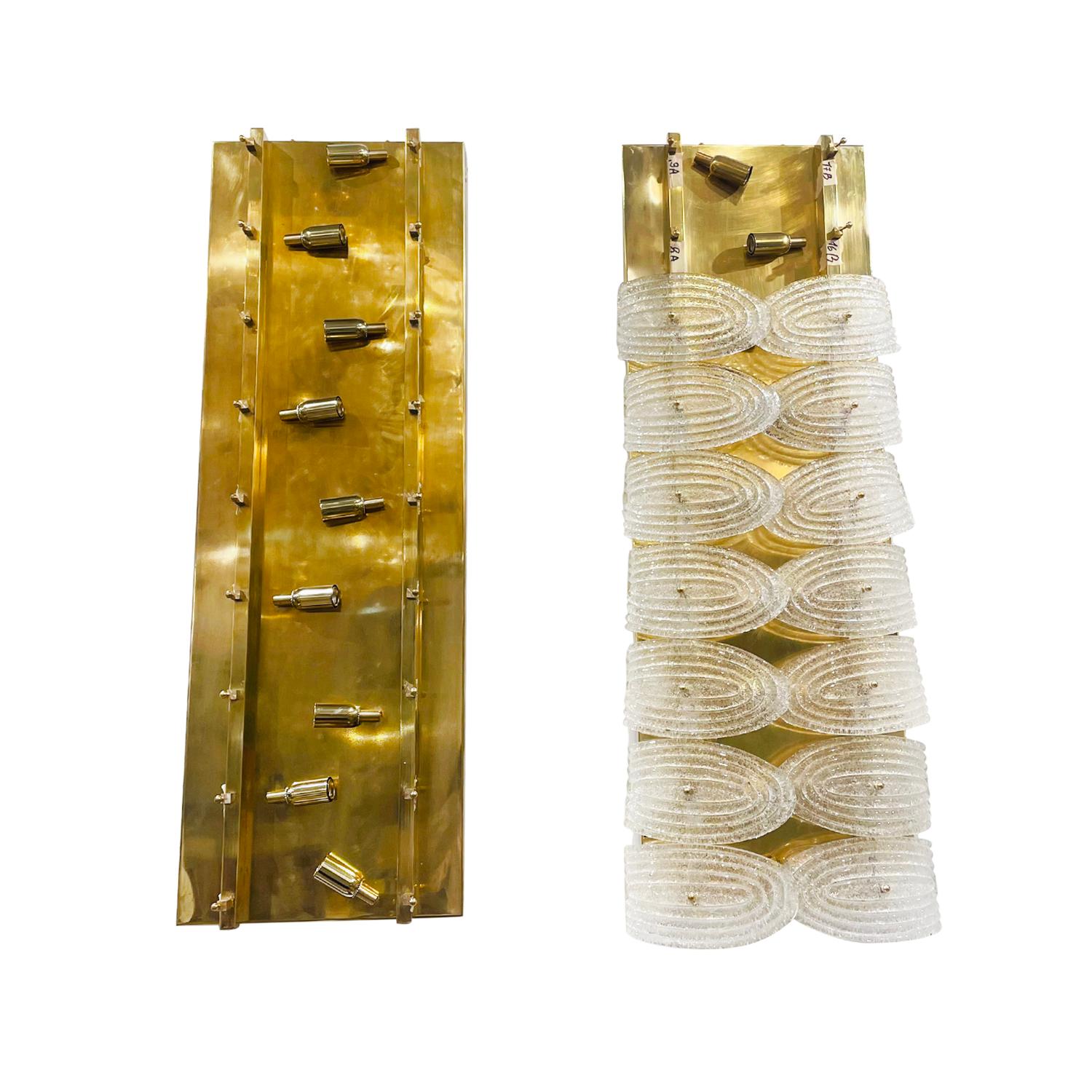 20th Century Italian Pair of Large Mid-Century Leaf Murano Glass Wall Scones For Sale 5