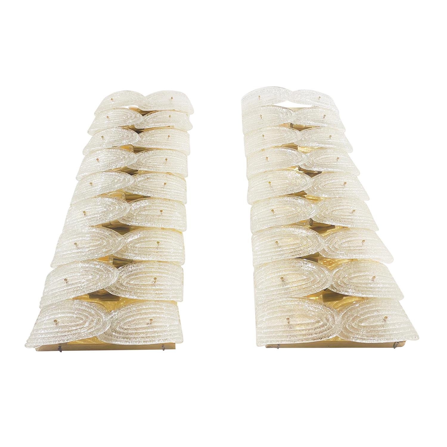 Hand-Crafted 20th Century Italian Pair of Large Mid-Century Leaf Murano Glass Wall Scones For Sale