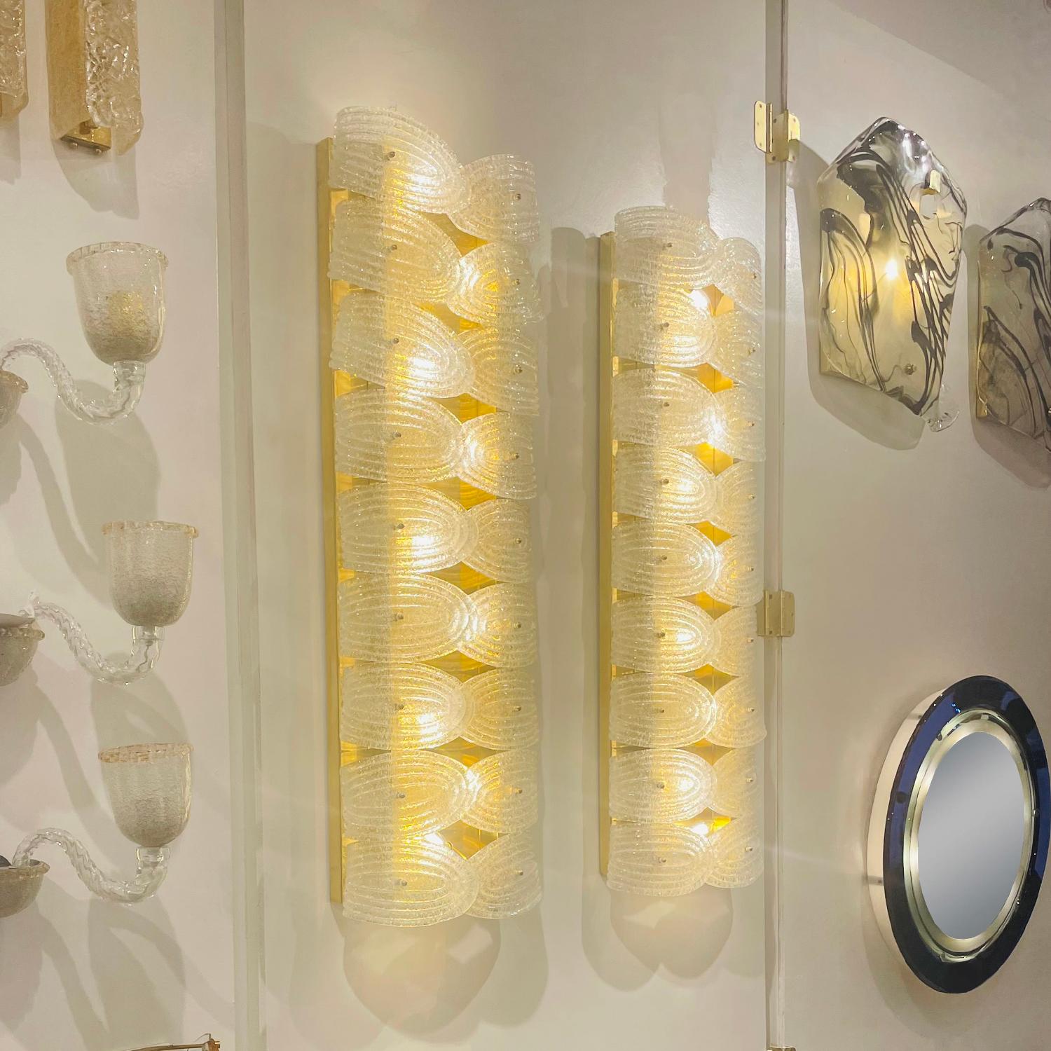 20th Century Italian Pair of Large Mid-Century Leaf Murano Glass Wall Scones For Sale 3