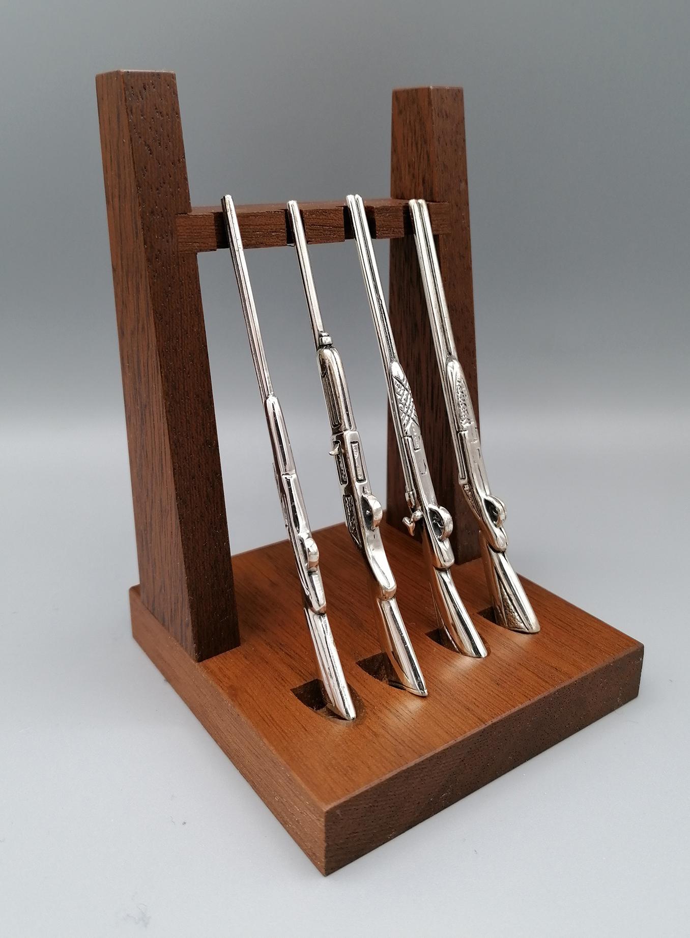 Miniature wooden rack with 4 hunting rifles in 925 sterling silver.
The rifles for hunting, in four different models, are in solid sterling silver casting and finished by hand.
Italian silverware, already with a centuries-old tradition, had a great
