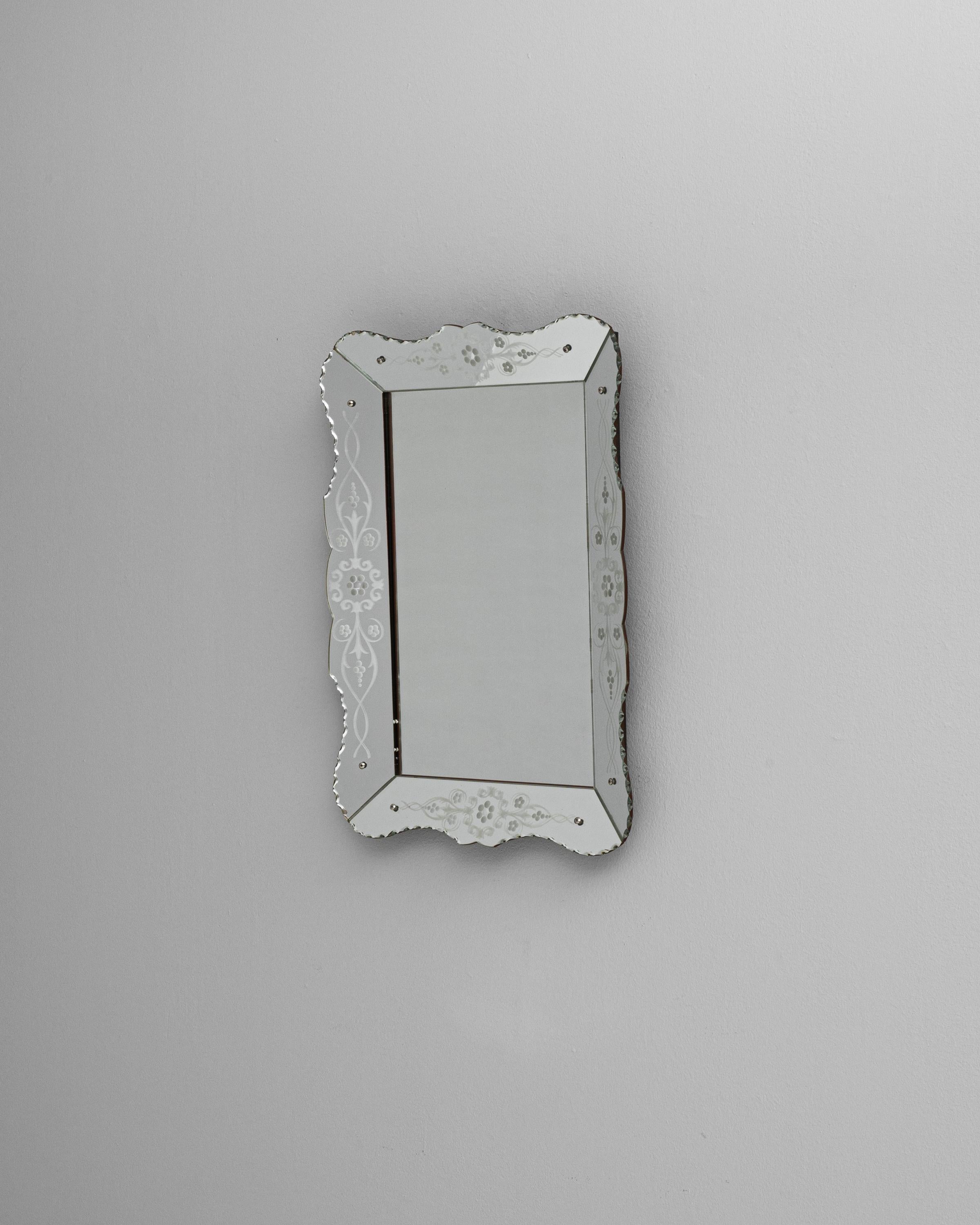 20th Century Italian Mirror In Good Condition For Sale In High Point, NC