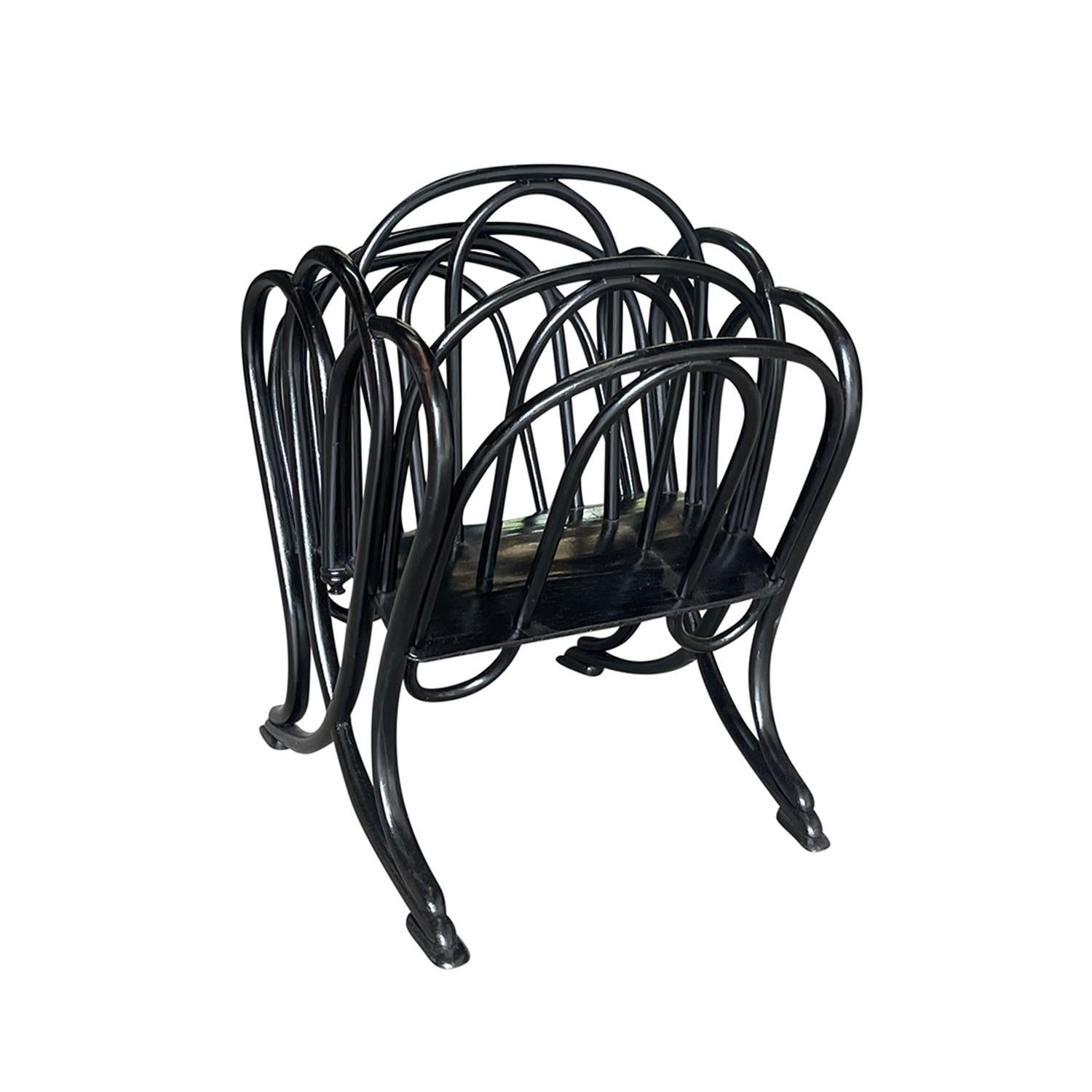 A 20th Century, black vintage Mid-Century modern Italian magazine holder, book rack made of hand crafted bamboo, in good condition. Wear consistent with age and use. Circa 1950 - 1960, Italy.