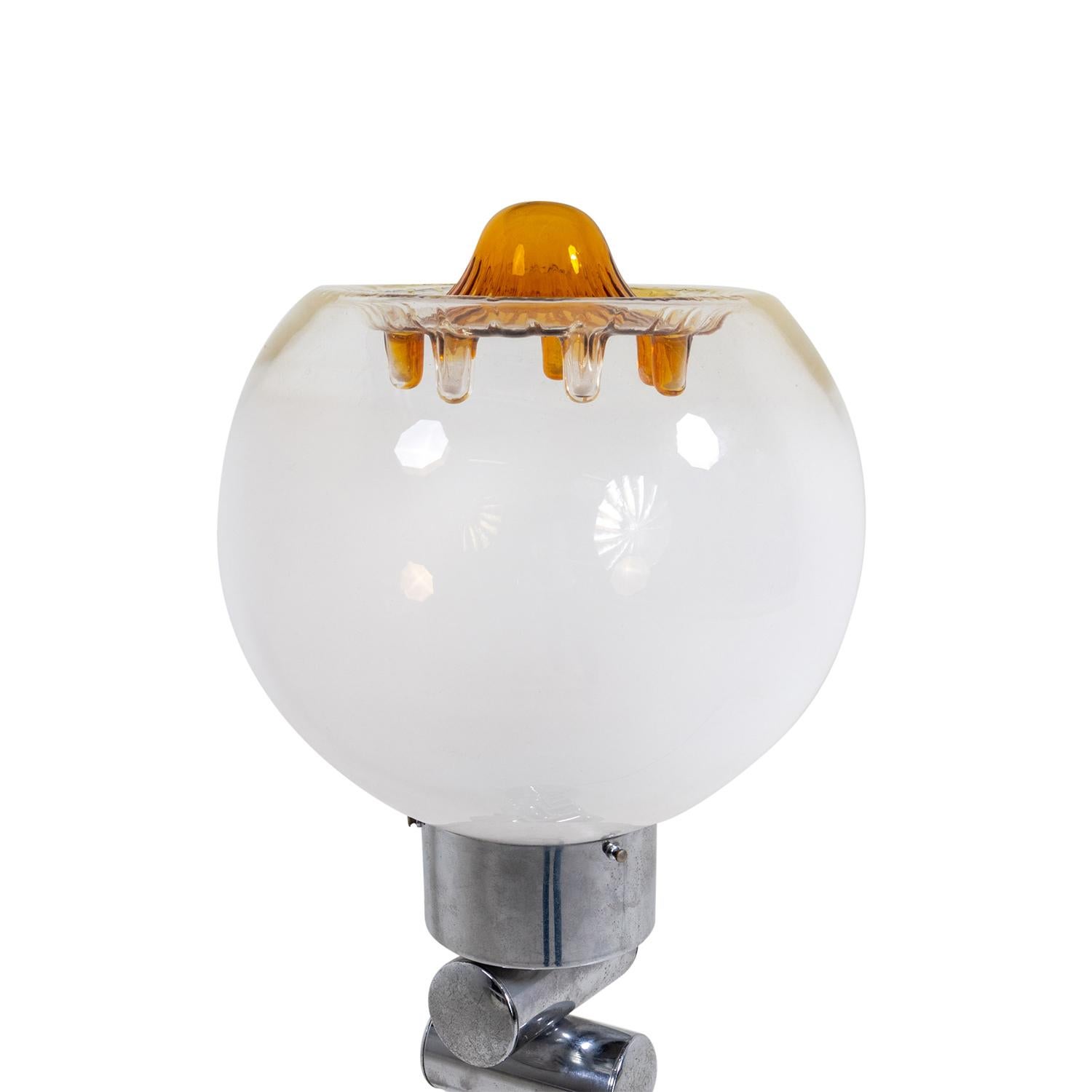 Italienische moderne Mazzega-Stehlampe aus Chrom des 20. Jahrhunderts von Toni Zuccheri im Zustand „Gut“ im Angebot in West Palm Beach, FL
