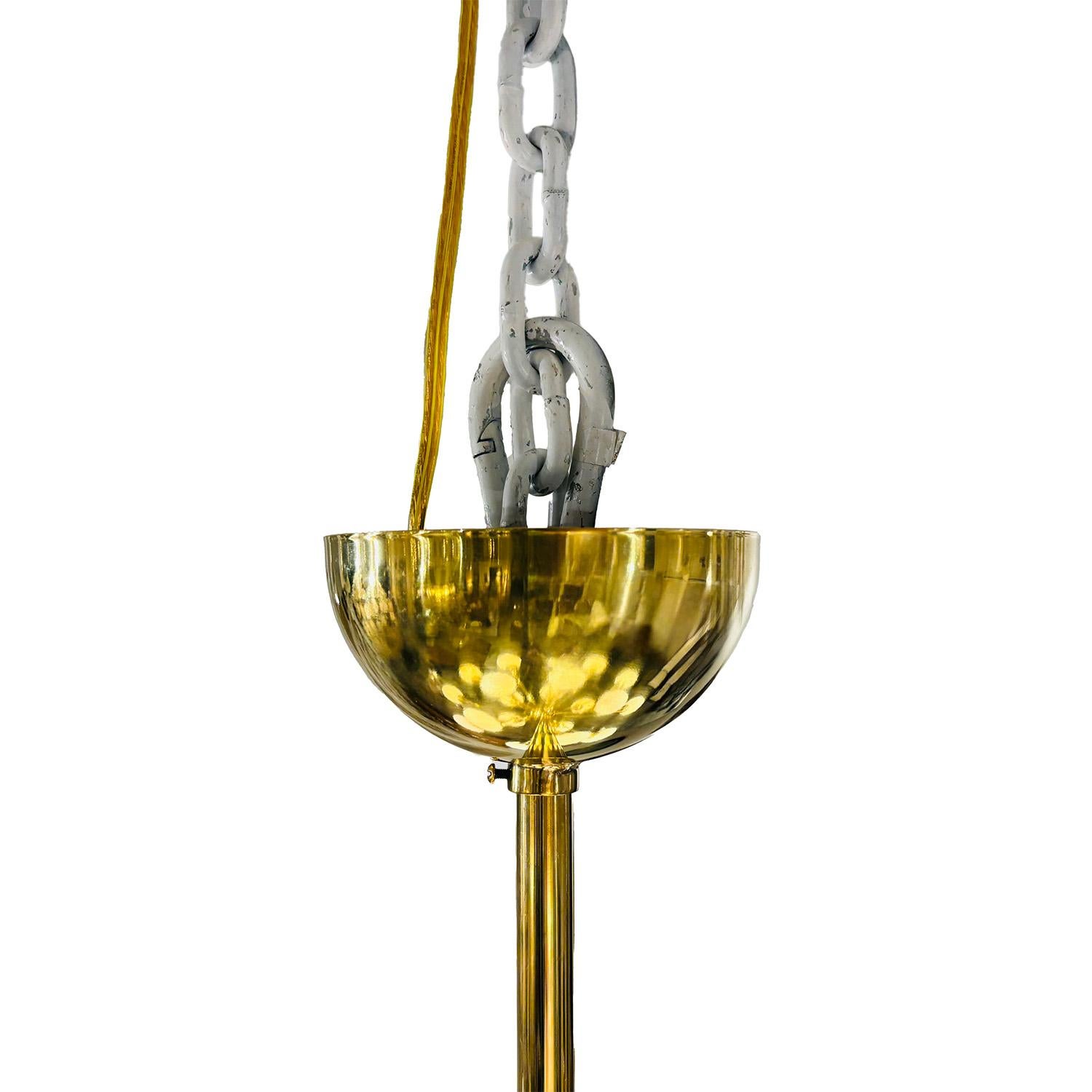 Lustre en verre opalin moderne italien du 20e siècle attribué à Stilnovo en vente 1