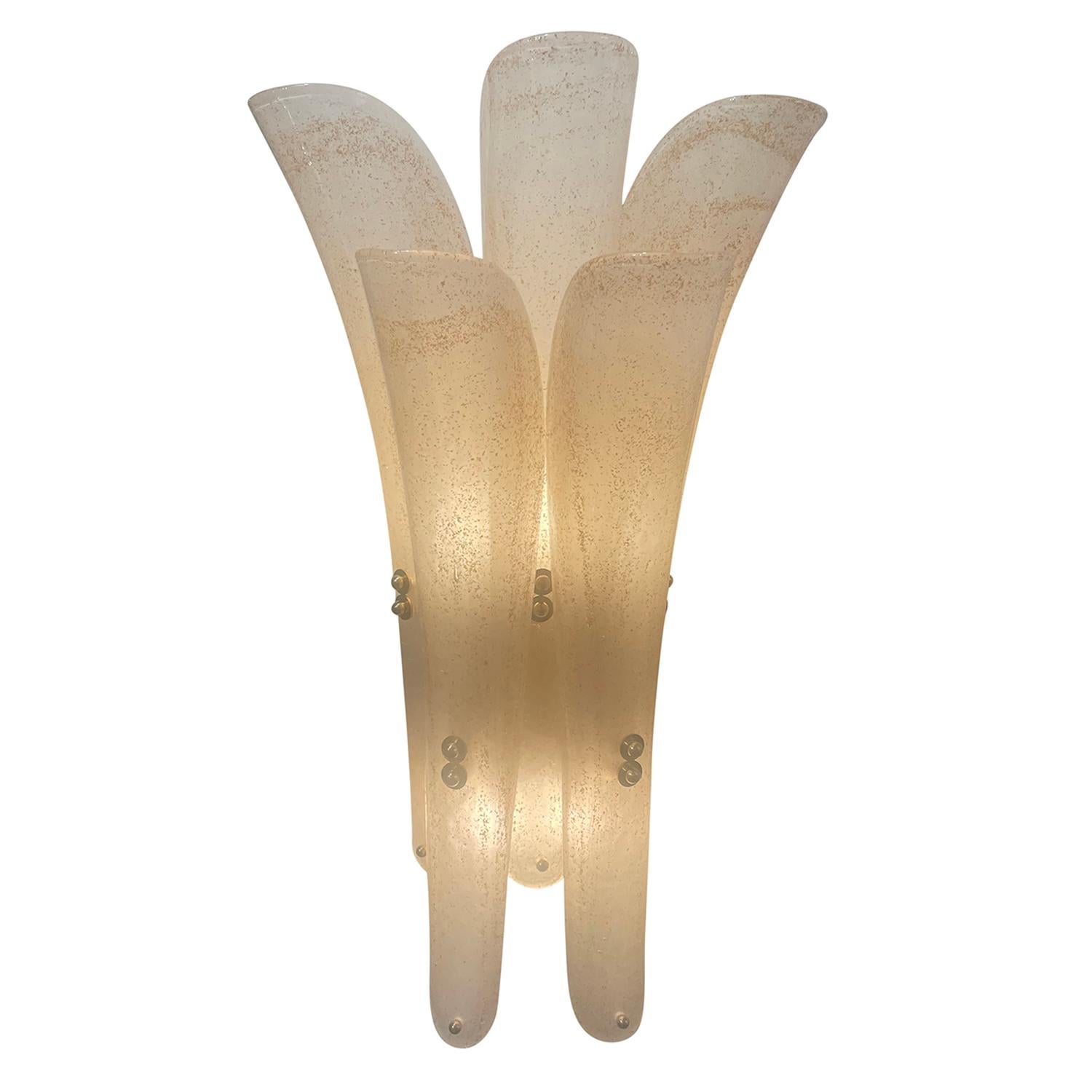 20. Jahrhundert Italienische Moderne Paar Tulpen aus mattiertem Murano-Glas Wandaufhänger 1