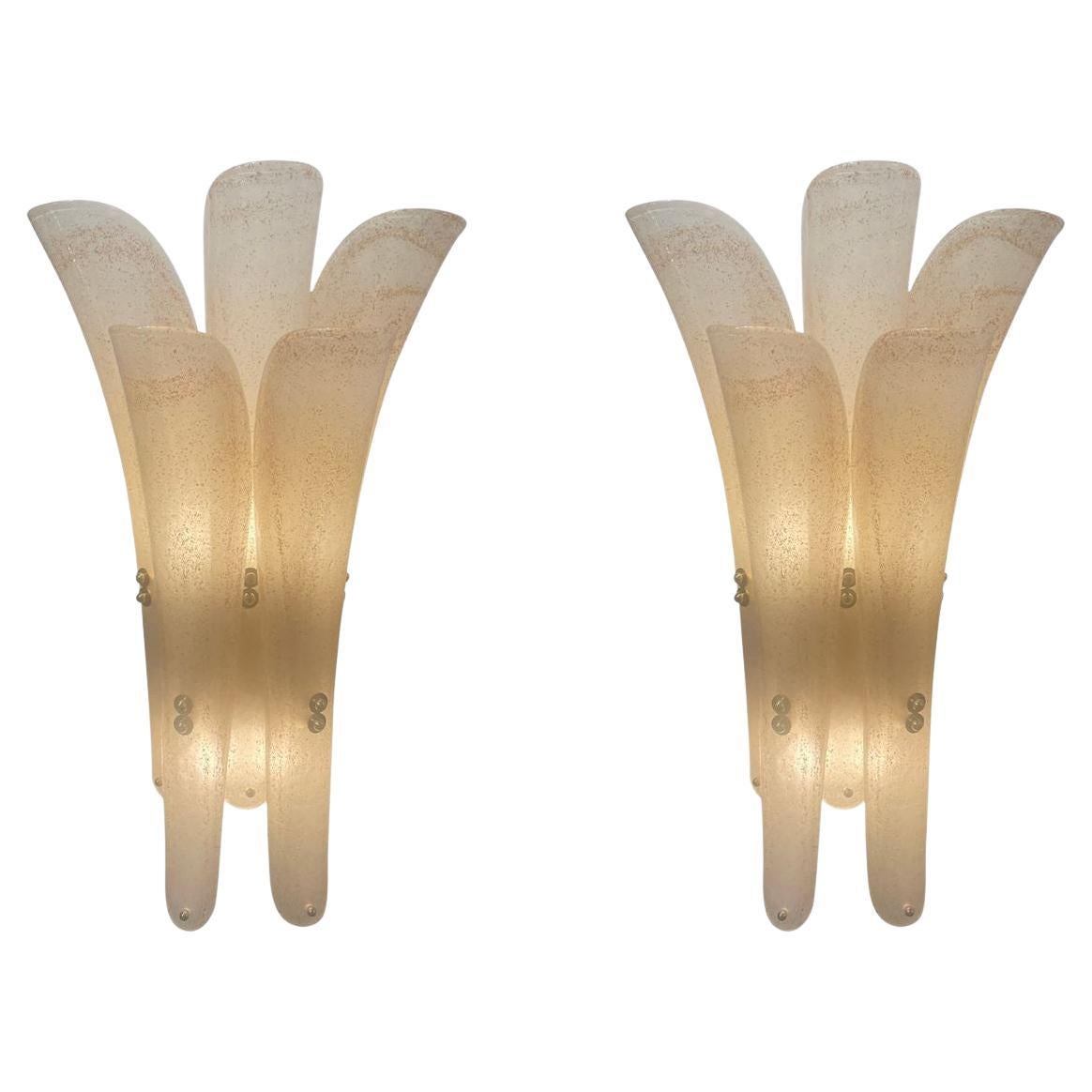 20. Jahrhundert Italienische Moderne Paar Tulpen aus mattiertem Murano-Glas Wandaufhänger