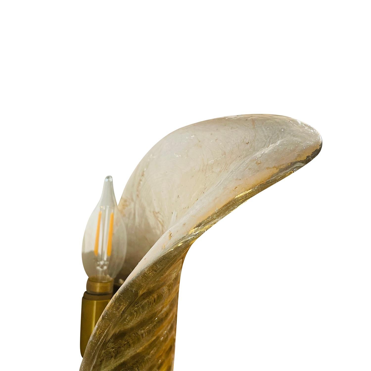 20. Jahrhundert Italienisch Paar moderne Blatt Murano Glass Oro Sommerso Wandleuchter im Zustand „Gut“ im Angebot in West Palm Beach, FL