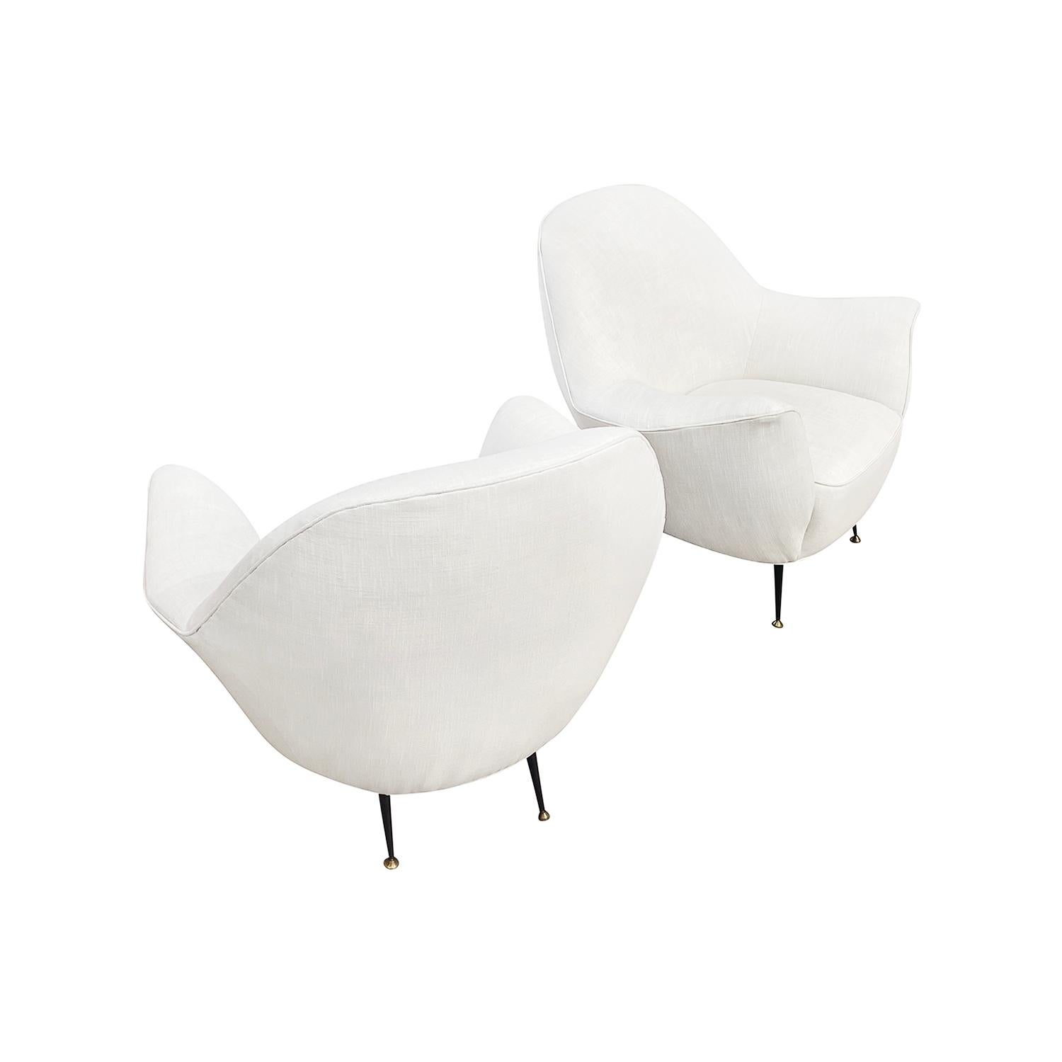 20th Century Italian Modern Pair of Vintage Sculptural Club Chairs For Sale 1