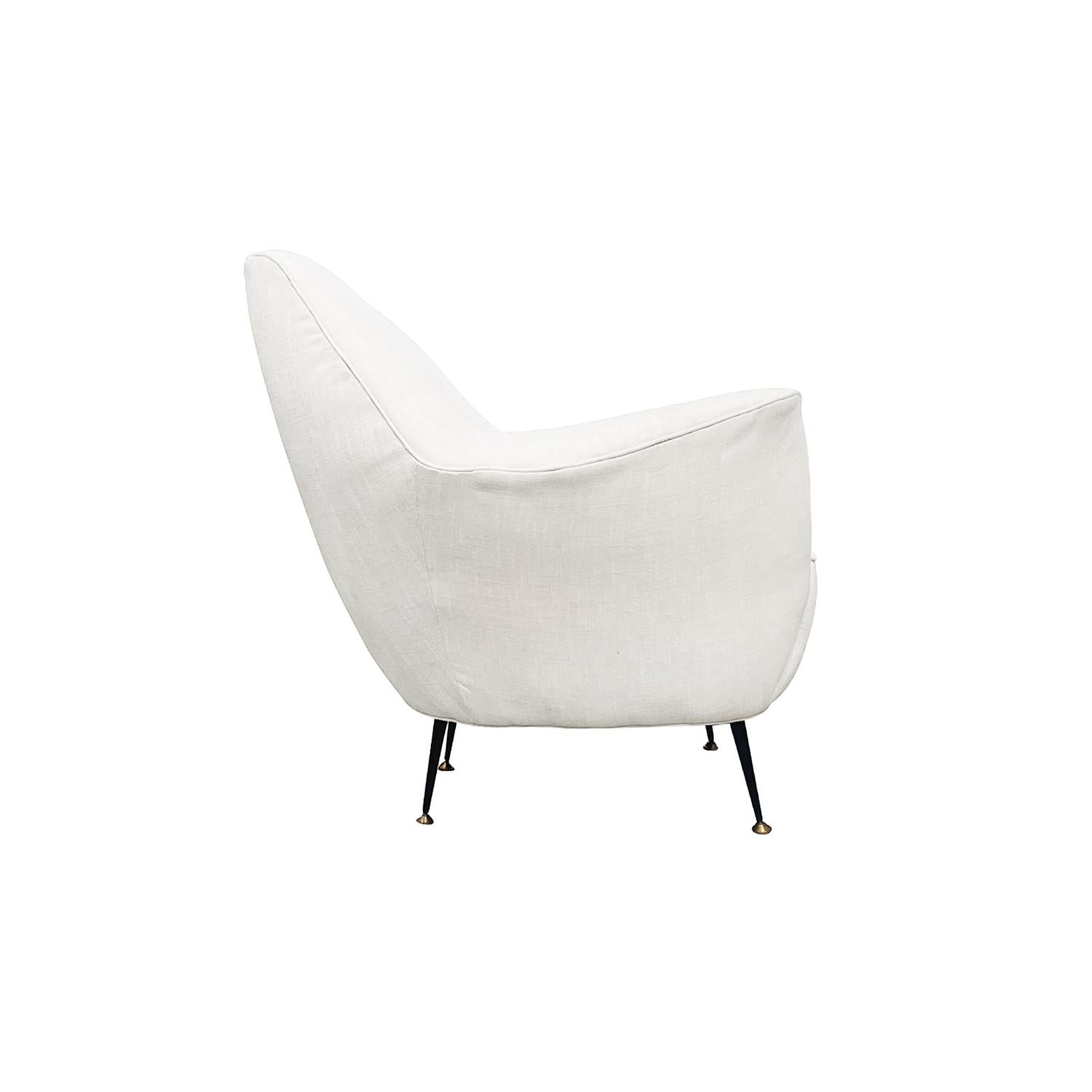 20th Century Italian Modern Pair of Vintage Sculptural Club Chairs For Sale 3
