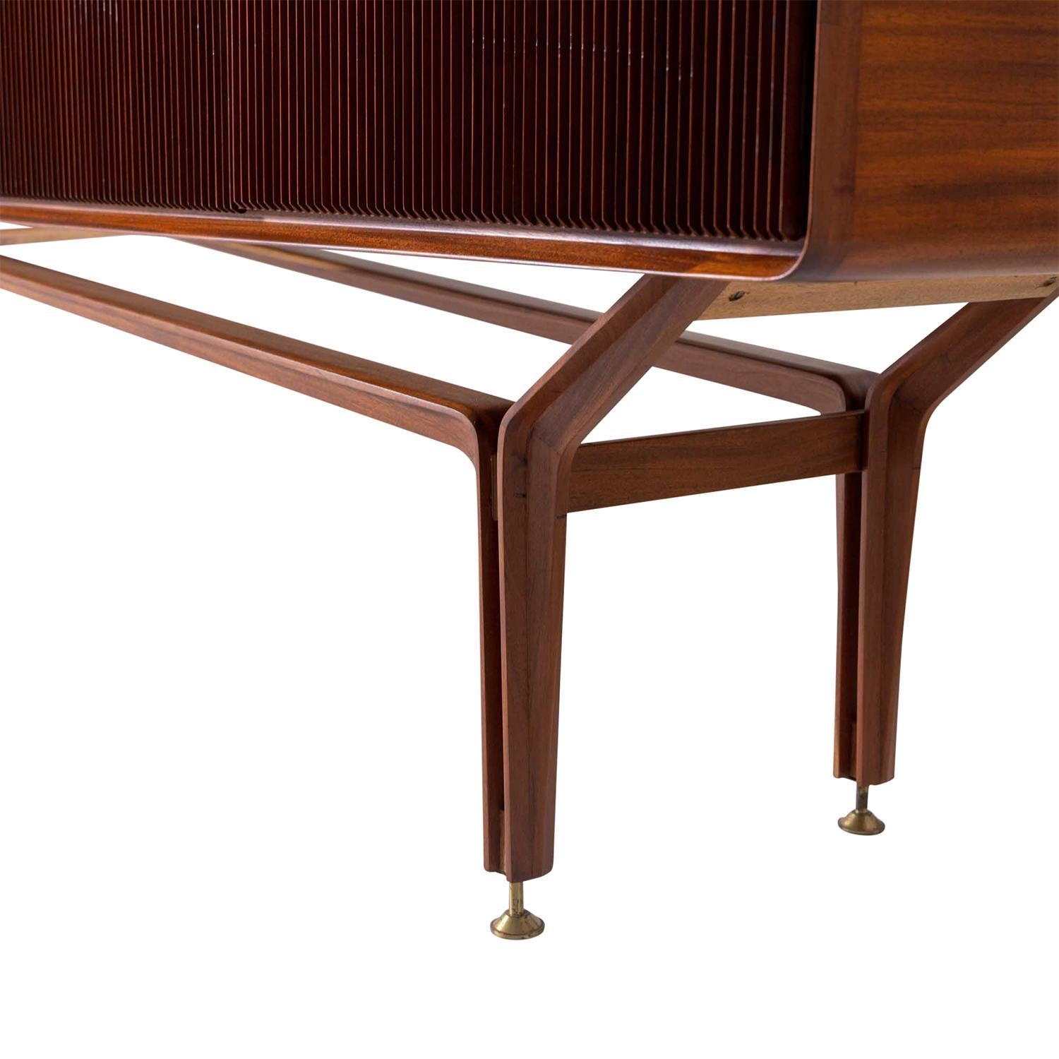 20. Jahrhundert Italienische Moderne Rosenholz-Credenza - Vintage Dry Bar von Mobili Cantù im Angebot 11