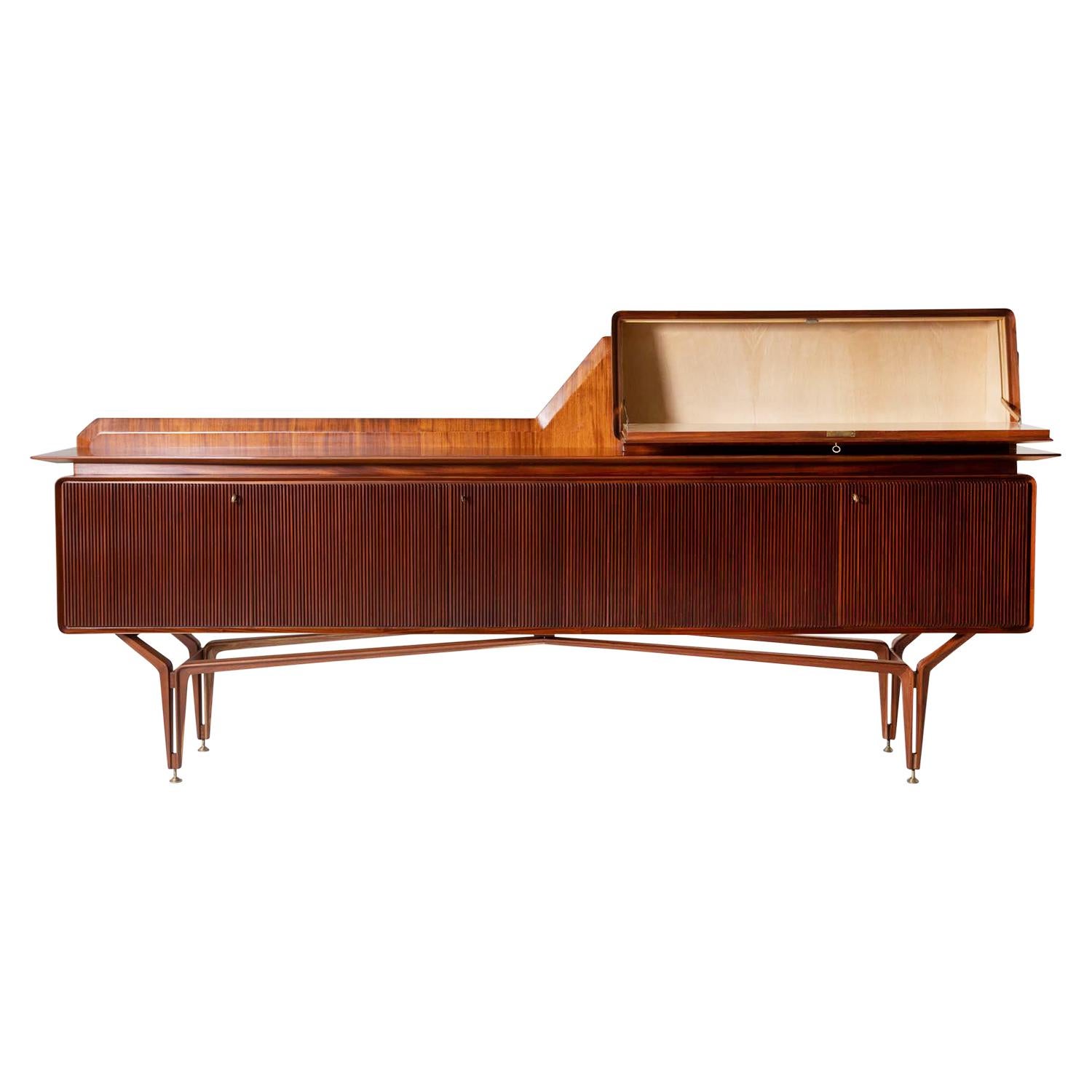20. Jahrhundert Italienische Moderne Rosenholz-Credenza - Vintage Dry Bar von Mobili Cantù im Zustand „Gut“ im Angebot in West Palm Beach, FL