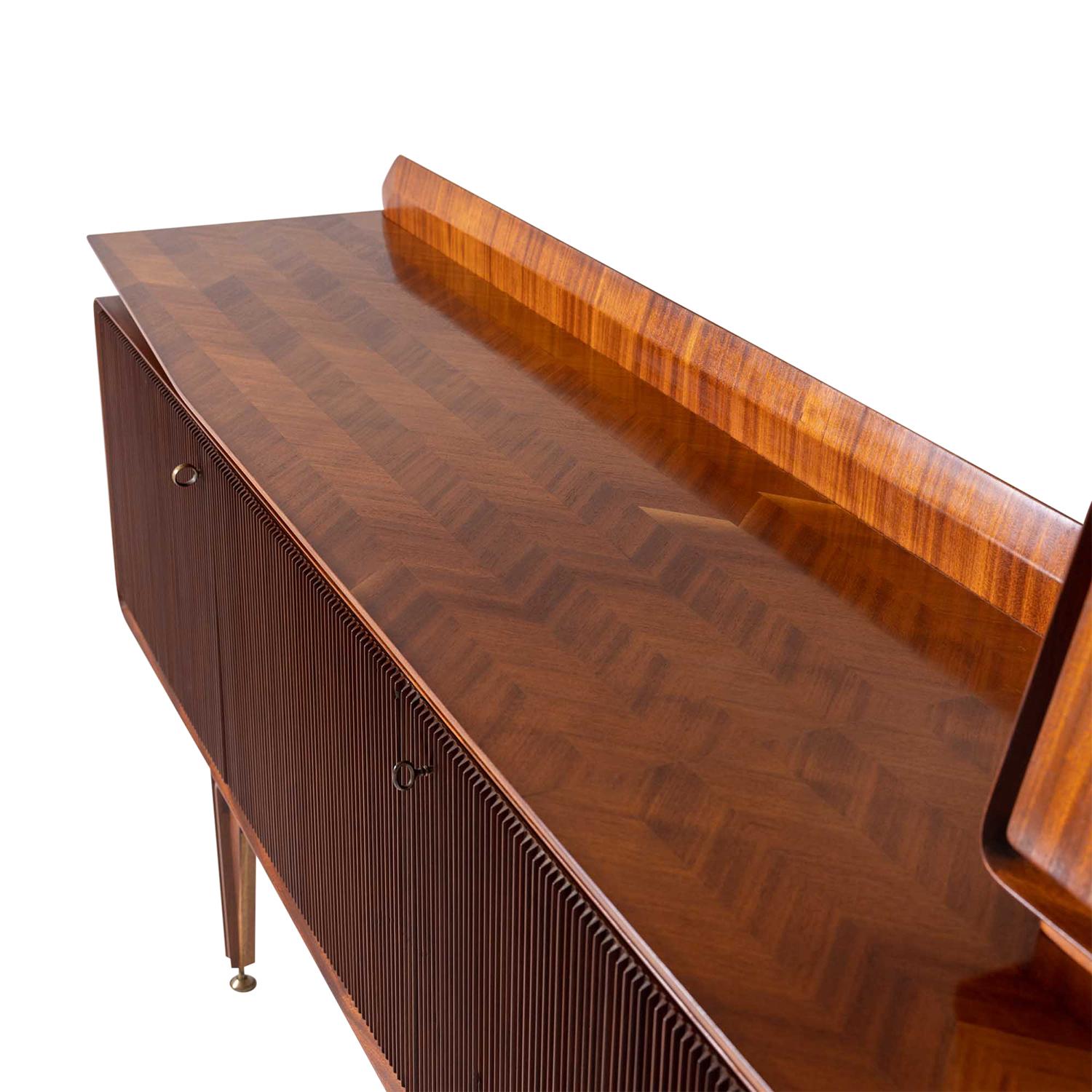 20. Jahrhundert Italienische Moderne Rosenholz-Credenza - Vintage Dry Bar von Mobili Cantù im Angebot 1
