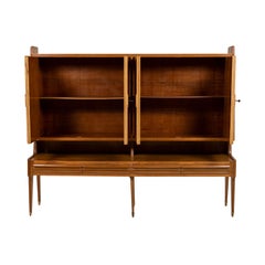 Armario moderno de mediados de siglo en nogal de Osvaldo Borsani, Italia, 1940-1950