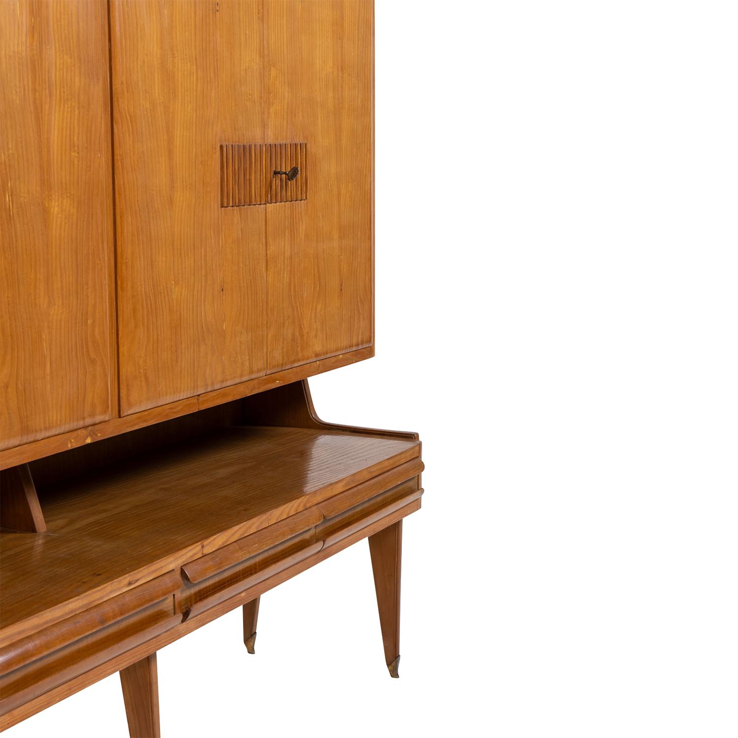 Métal Armoire moderne italienne du 20ème siècle, buffet vintage d'Osvaldo Borsani en vente