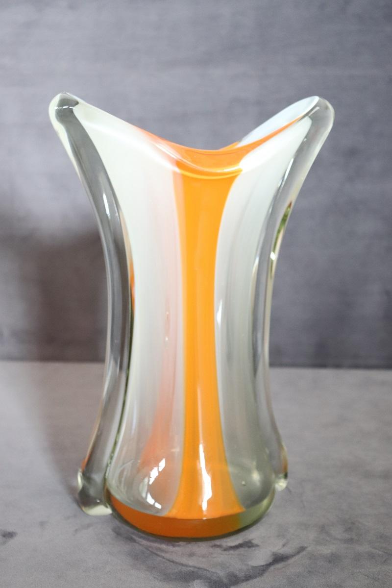 Verre de Murano Grand vase italien en verre artistique de Murano du 20ème siècle, années 1960 en vente