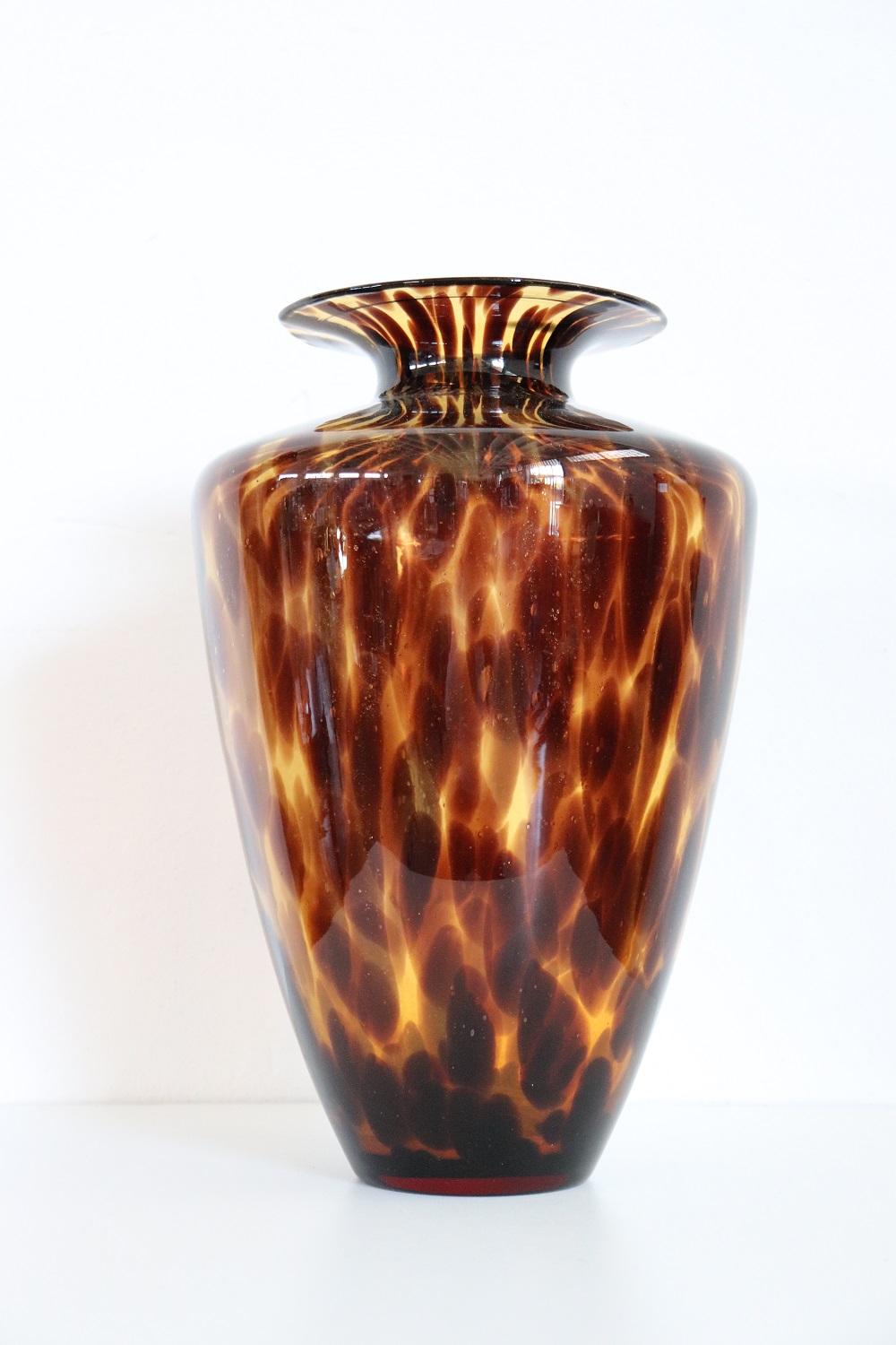 Refined artistic glass vase, Italy, production 1980s Murano. Not signed. High quality artistic craftsmanship hand-blown glass. Particular Tiger's Eye Color. Perfect conditions!
