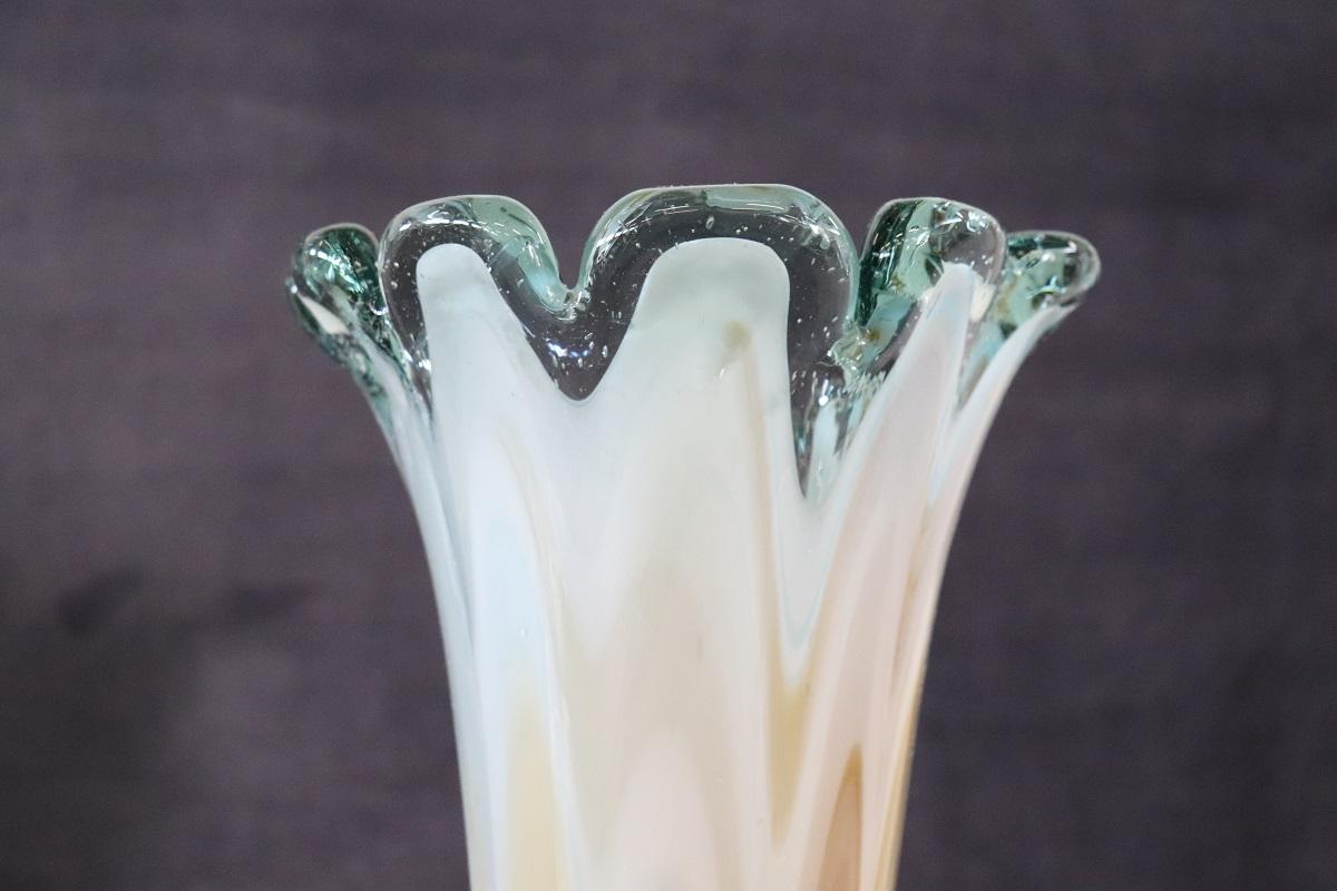 Jarrón alto de cristal artístico italiano de Murano del siglo XX, años 60 Cristal de Murano en venta
