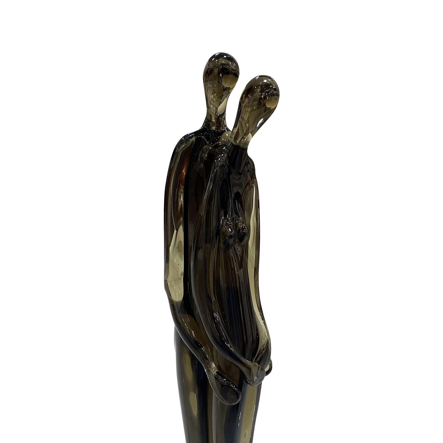 Hand-Crafted 20th Century Italian Murano Glass Sculpture of a Couple by Pino Signoretto For Sale