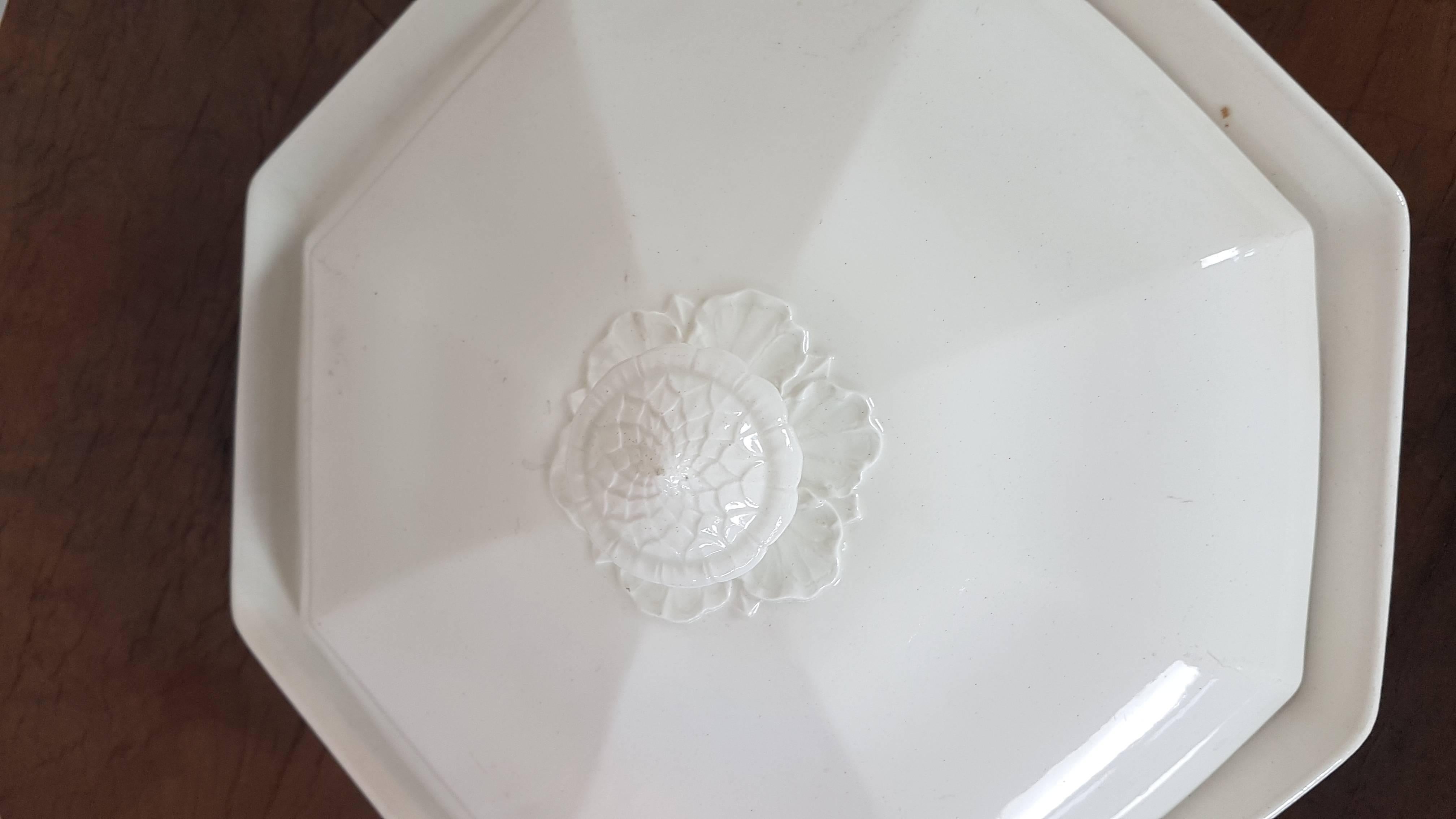 Neoclassical Revival 20th Century Italian Neoclassic Style White Ceramic Soup Tureen, 1920s