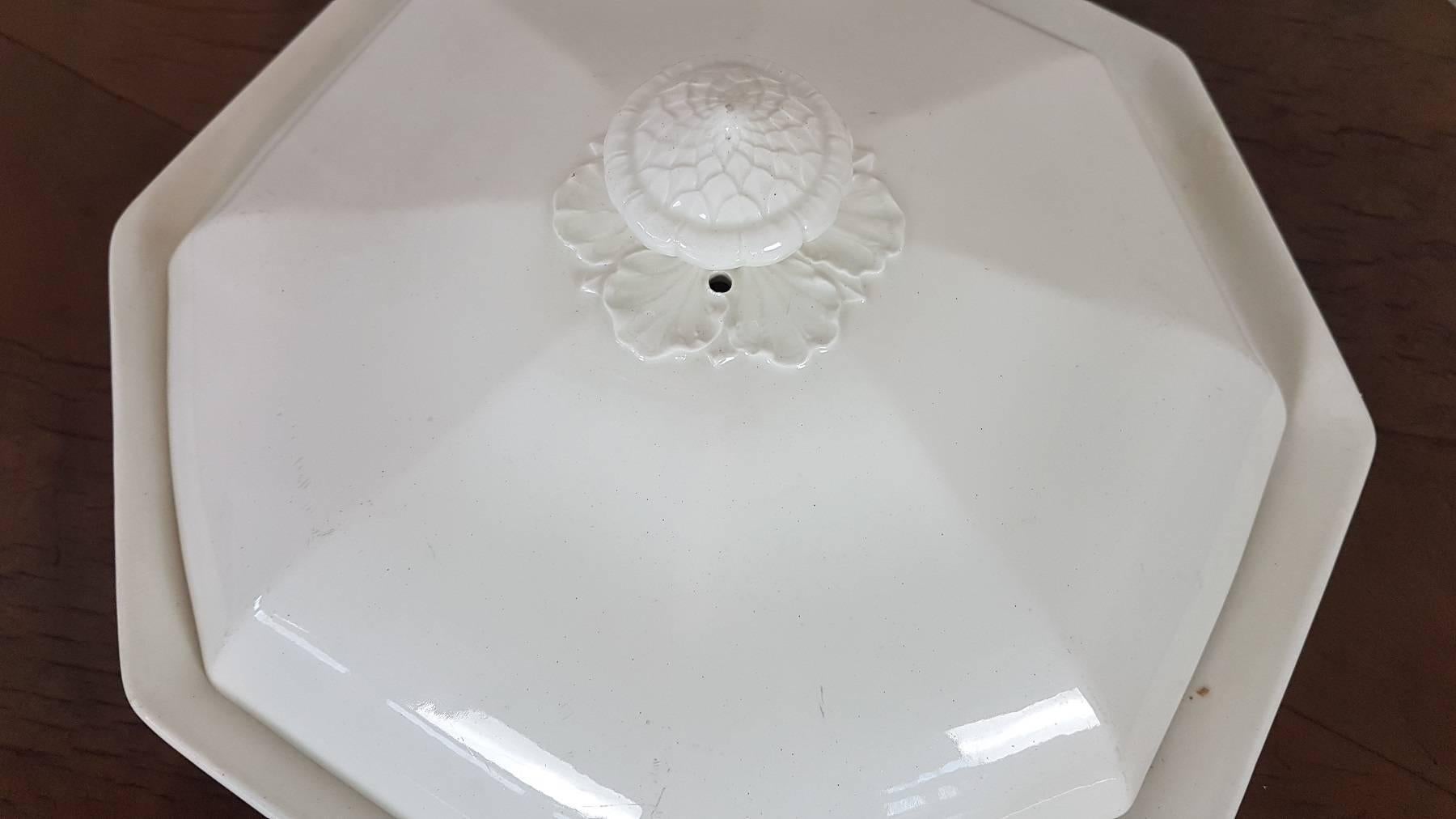 20th Century Italian Neoclassic Style White Ceramic Soup Tureen, 1920s In Fair Condition In Casale Monferrato, IT